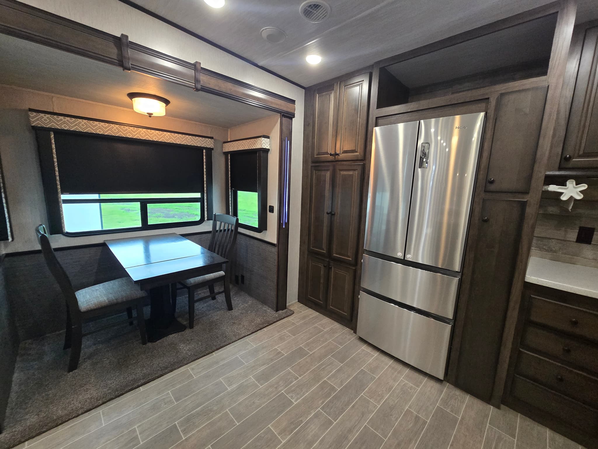 2019 Heartland BigHorn 39RK — photo 8 of 21