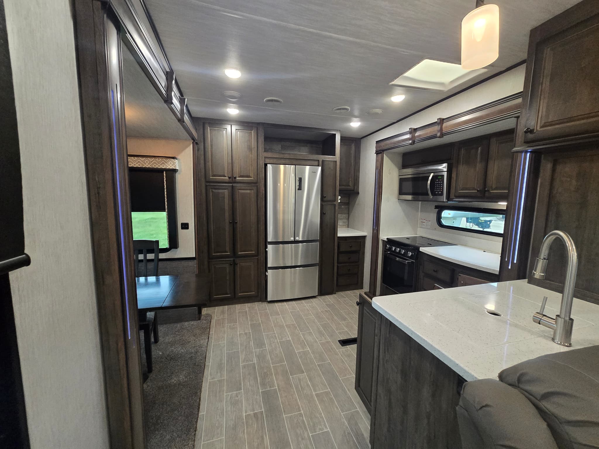 2019 Heartland BigHorn 39RK — photo 11 of 21