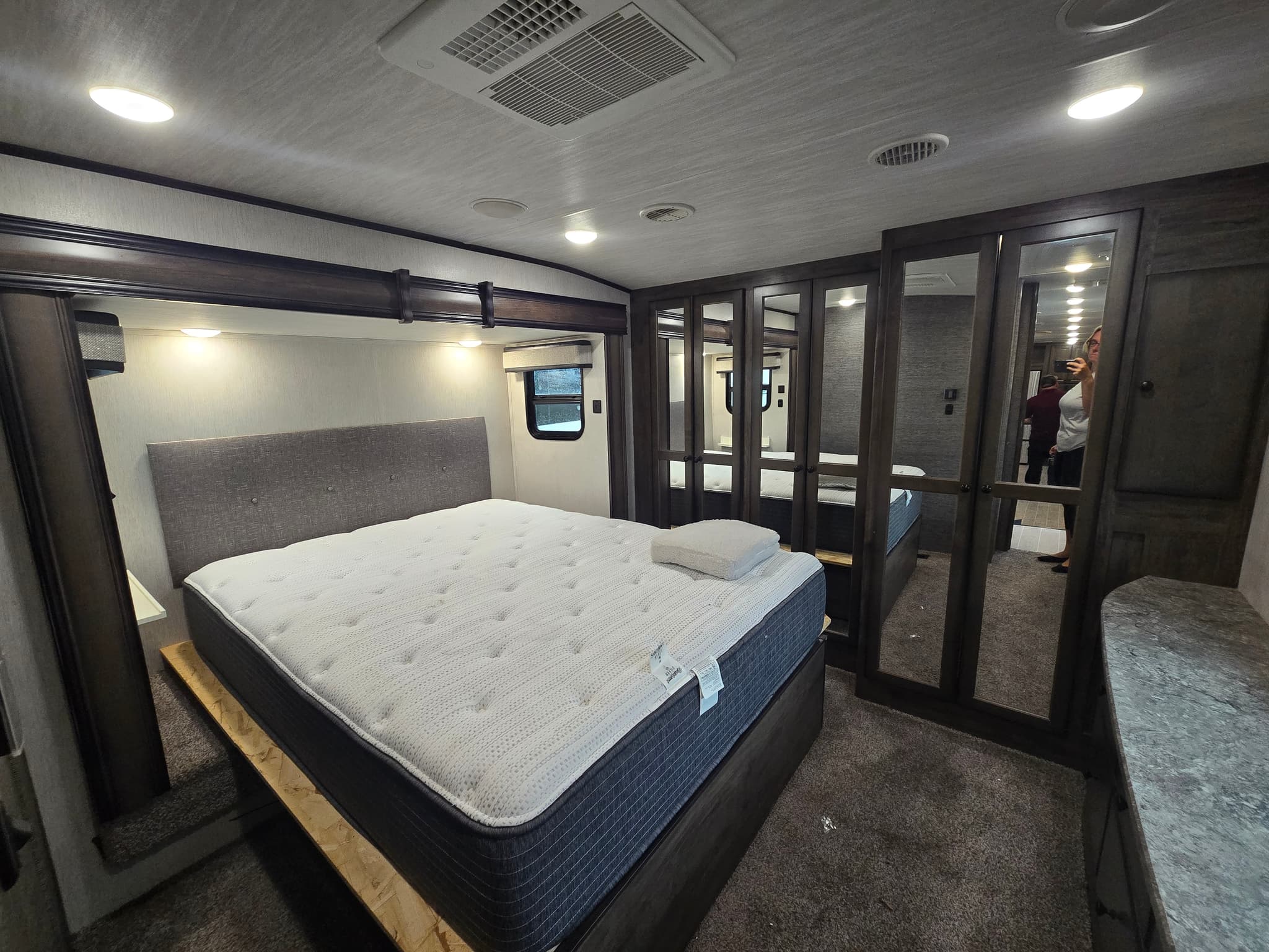 2019 Heartland BigHorn 39RK — photo 18 of 21