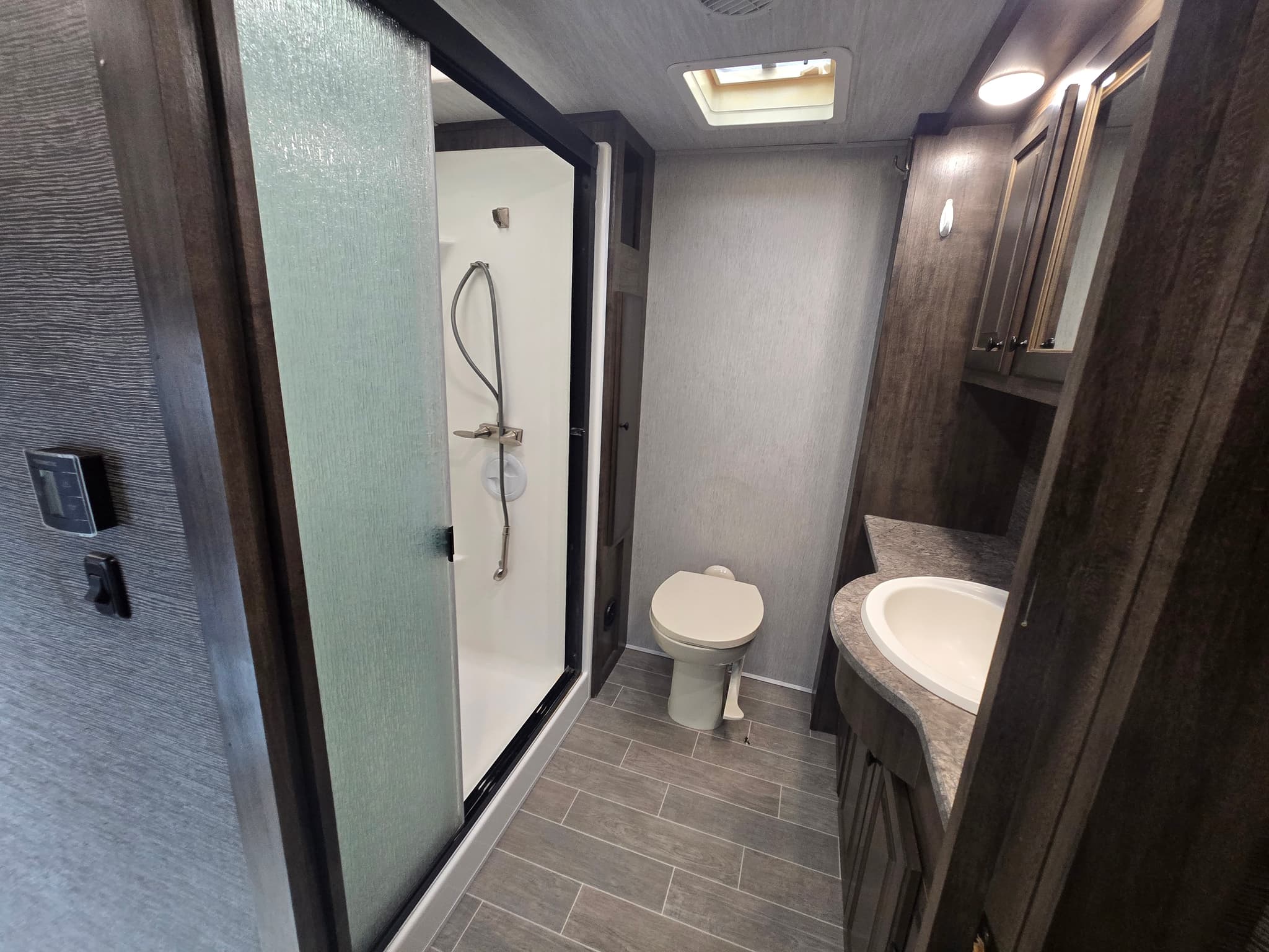 2019 Heartland BigHorn 39RK — photo 16 of 21