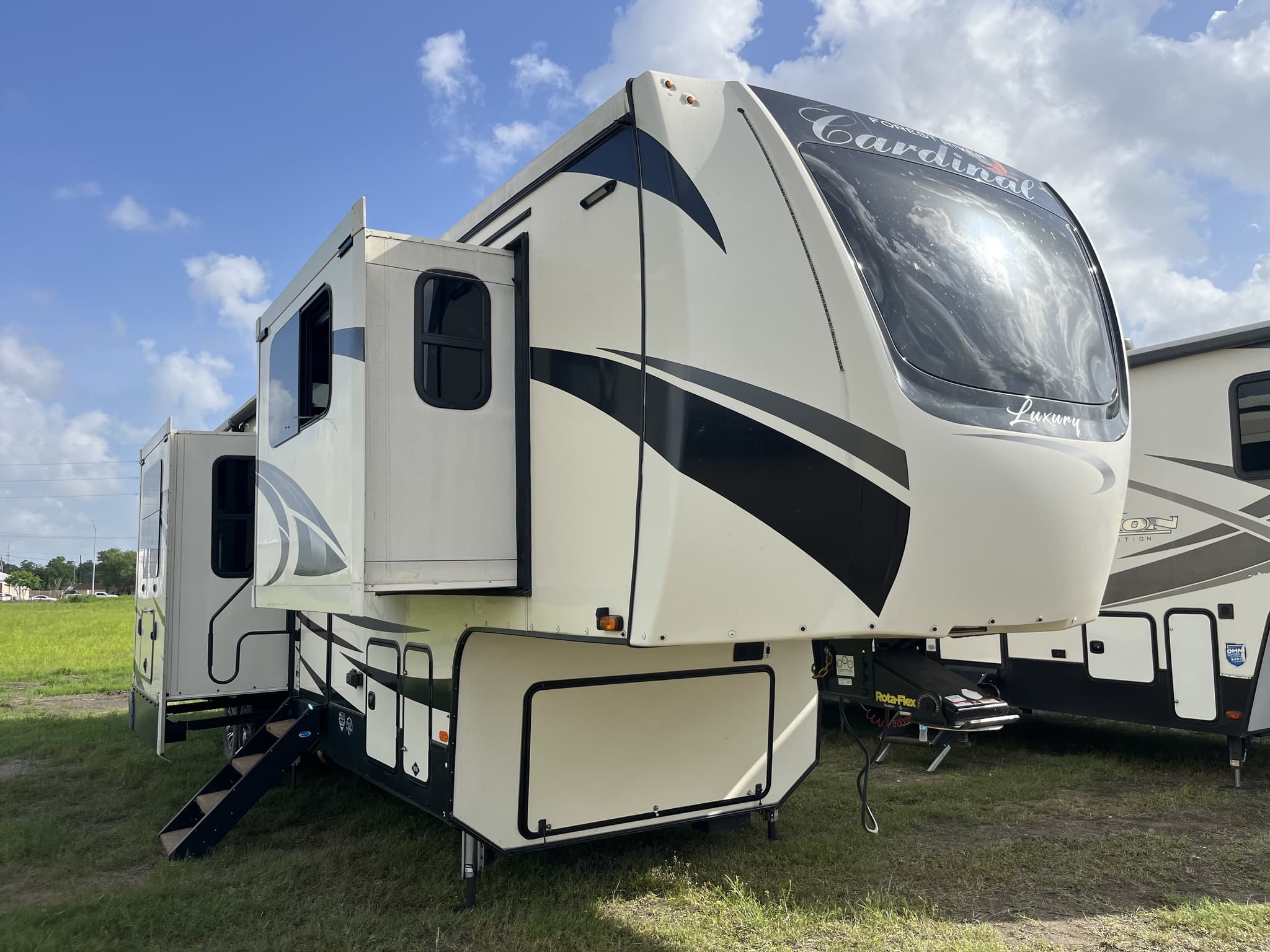2021 Forest River Cardinal Luxury 370flx hero