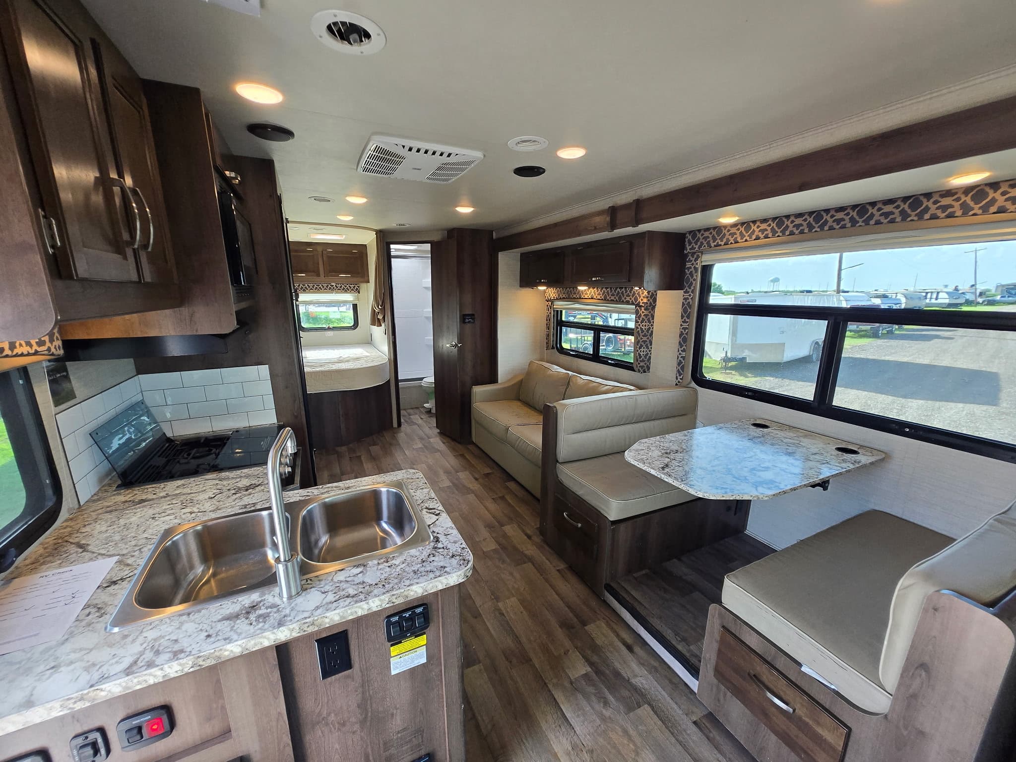 2019 Jayco Redhawk 25R — photo 6 of 16