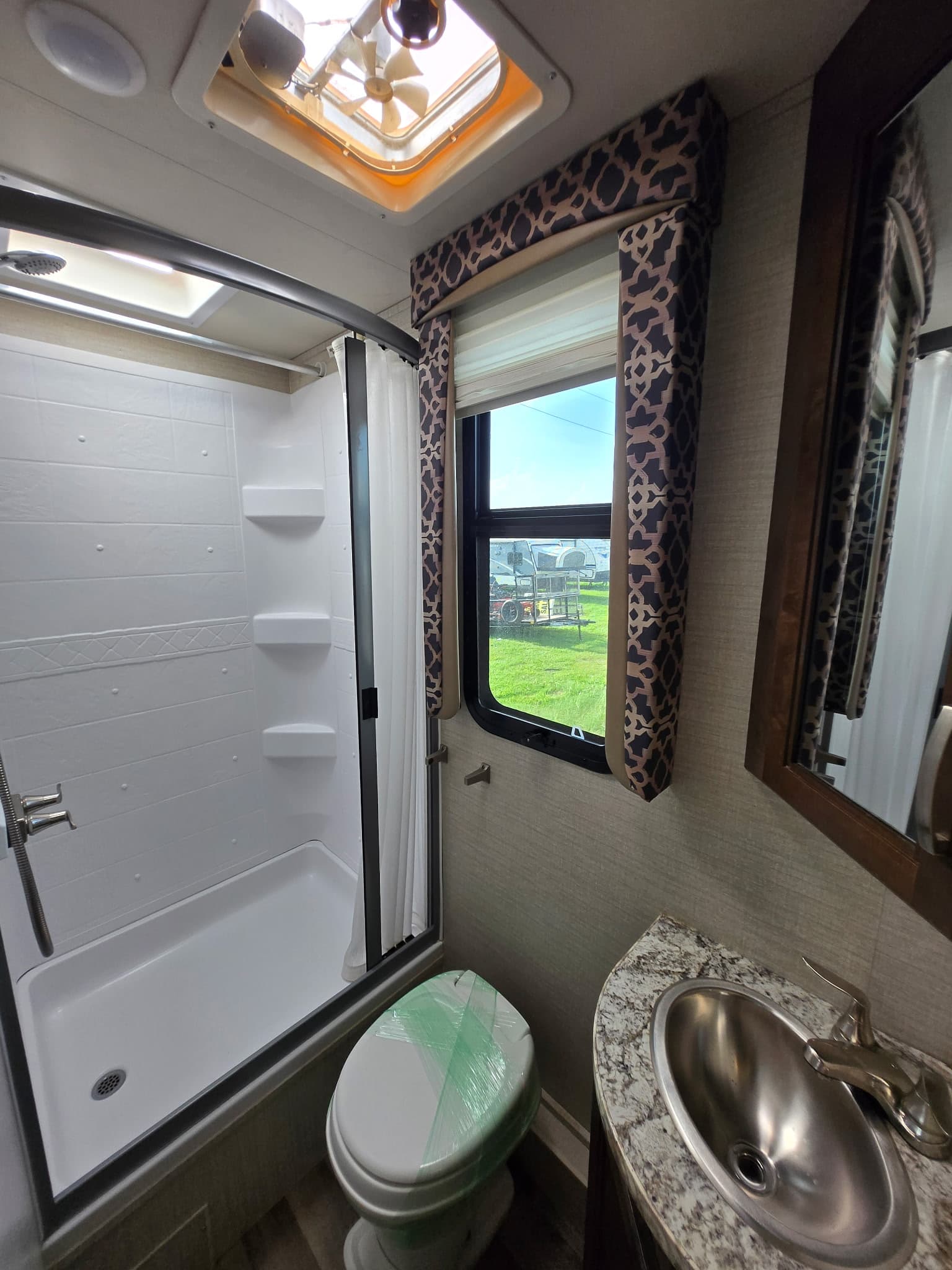 2019 Jayco Redhawk 25R — photo 10 of 16