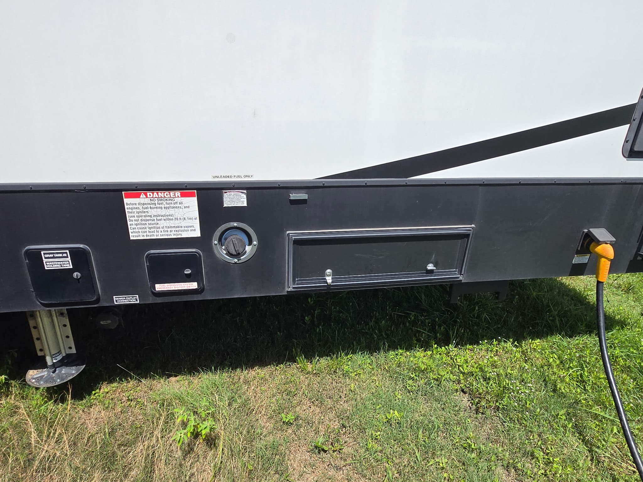 2020 Heartland Road Warrior 413rw — photo 18 of 21