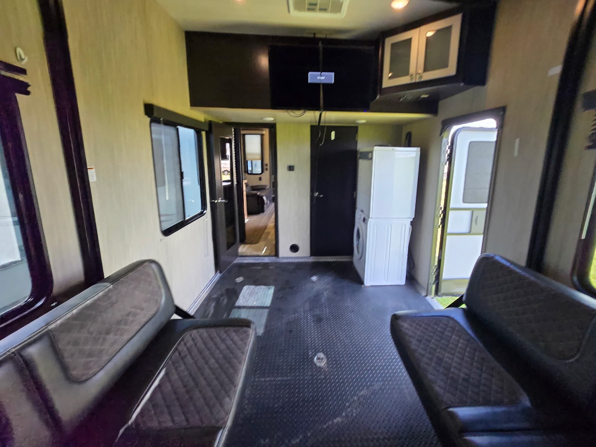 2020 Heartland Road Warrior 413rw — photo 15 of 21