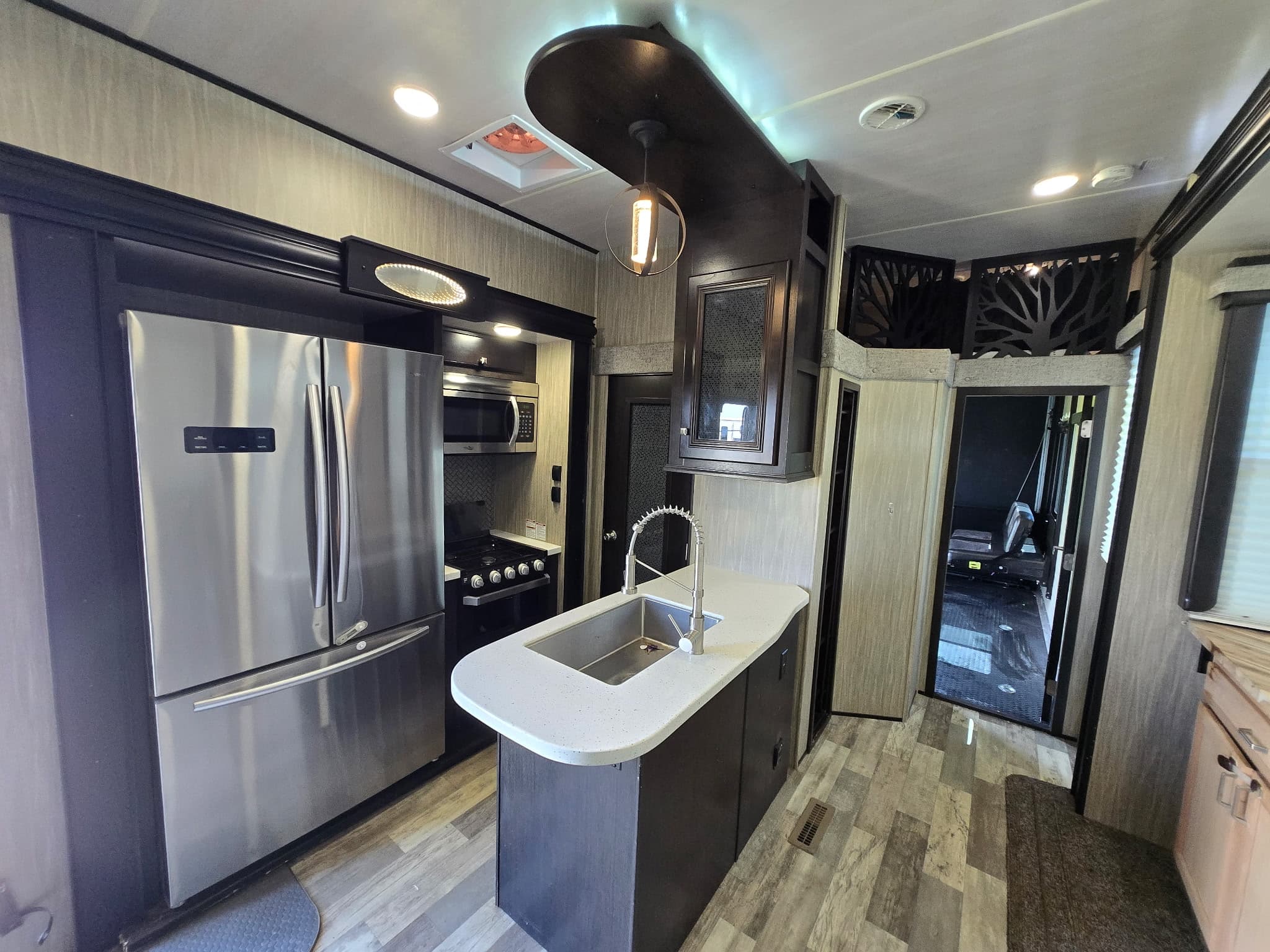 2020 Heartland Road Warrior 413rw — photo 7 of 21