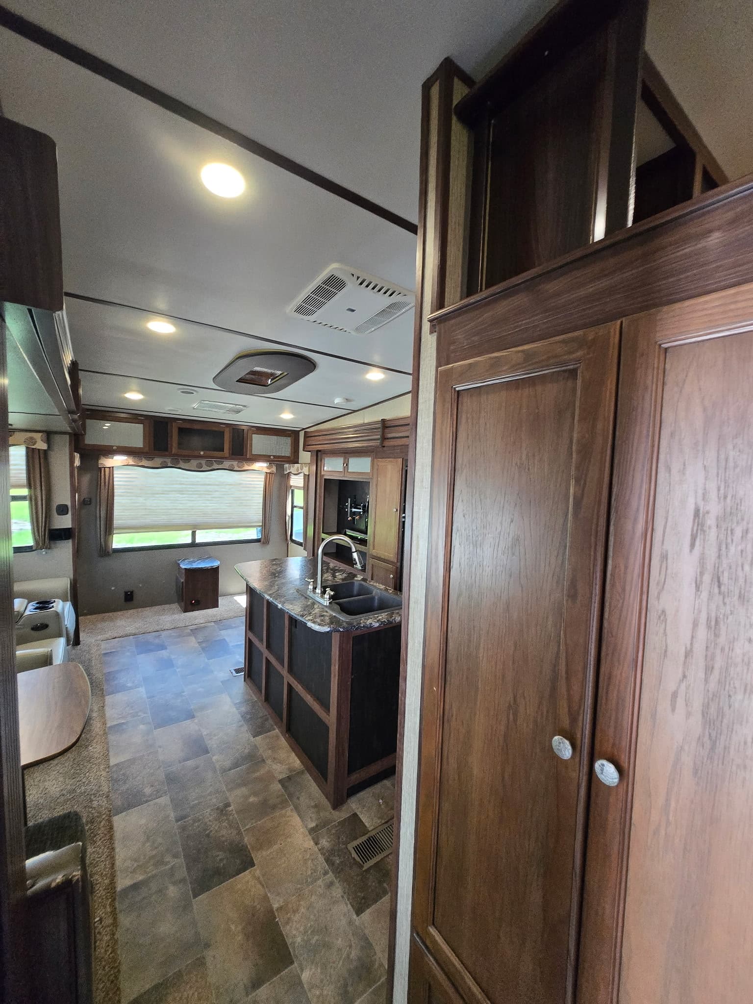 2017 Keystone Sprinter 347wflt — photo 9 of 19