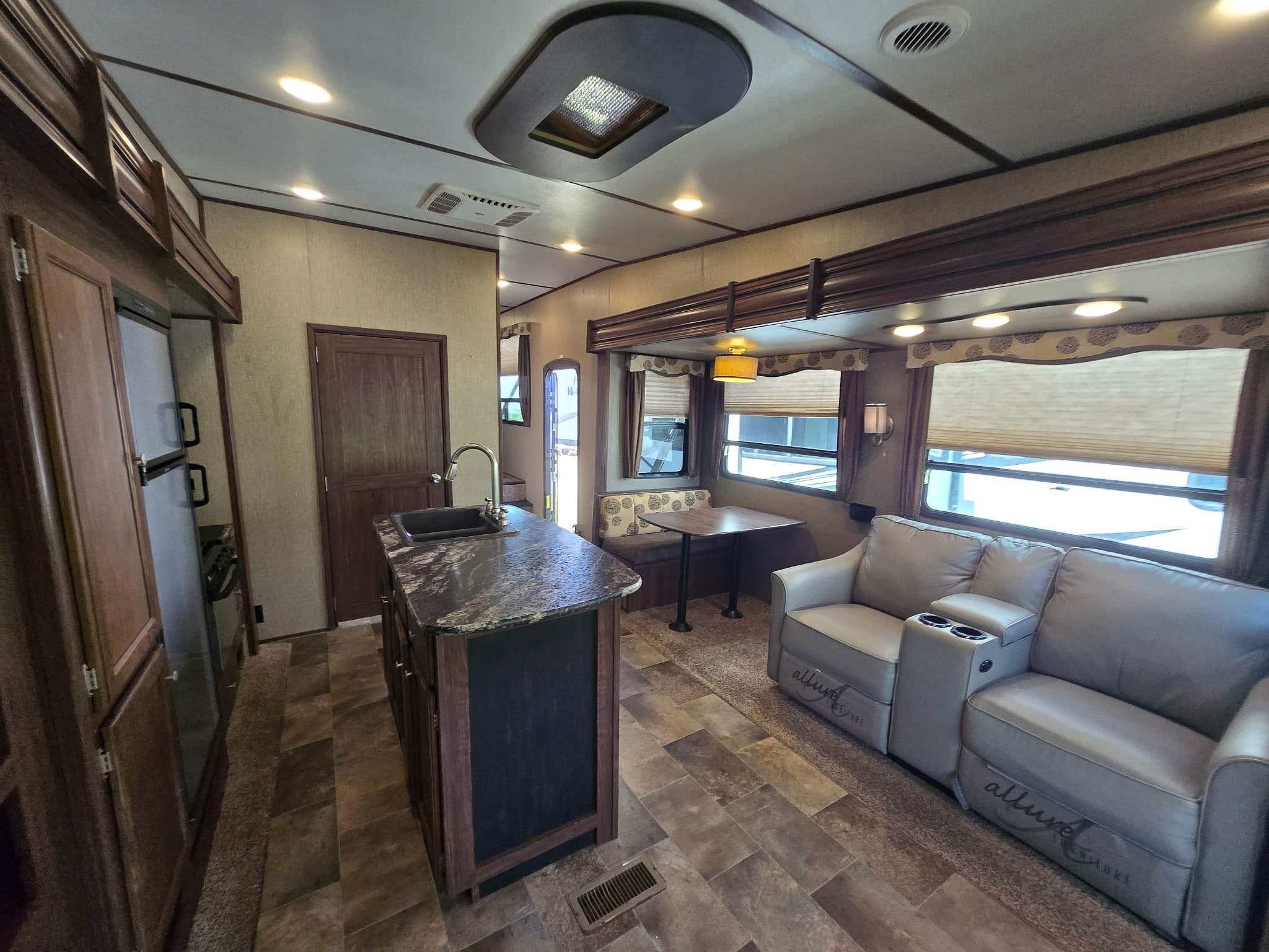 2017 Keystone Sprinter 347wflt — photo 10 of 19