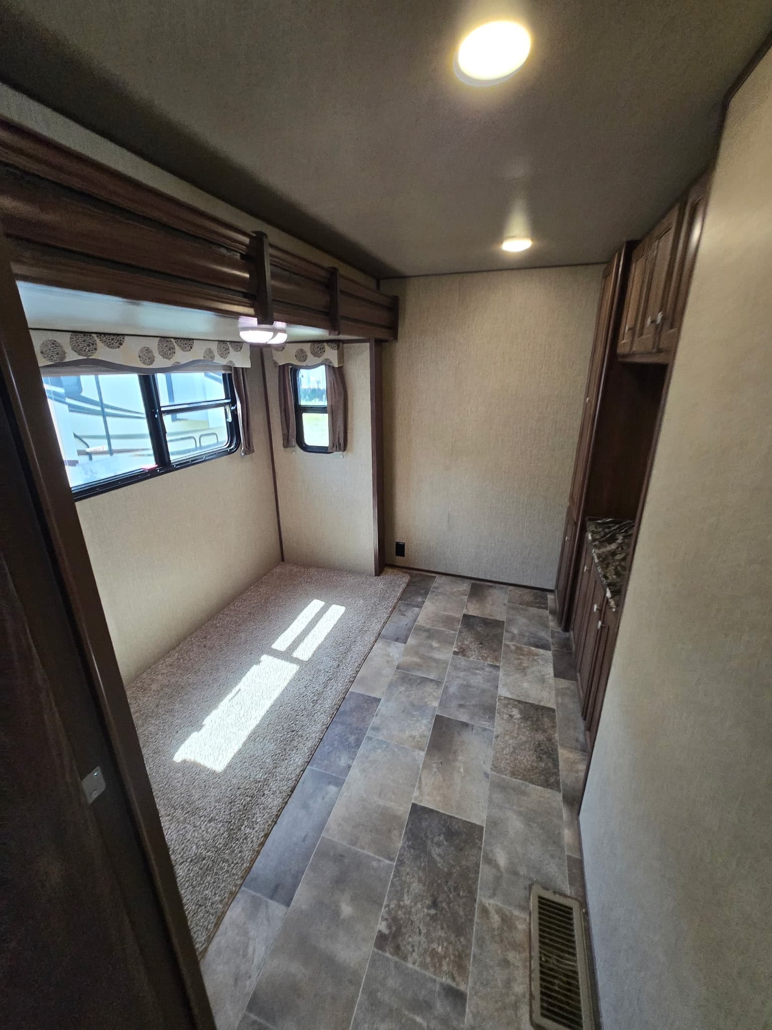 2017 Keystone Sprinter 347wflt — photo 14 of 19