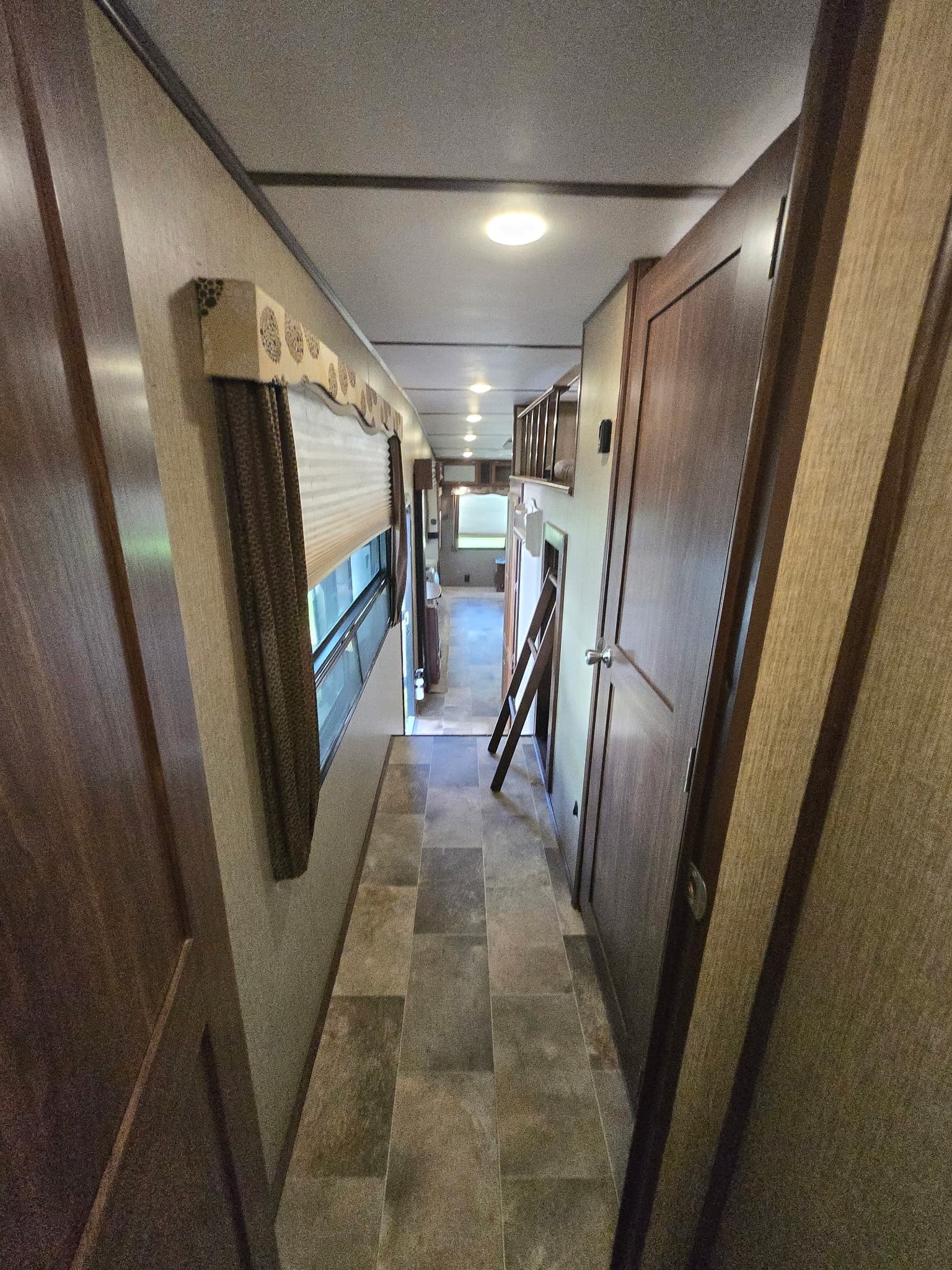 2017 Keystone Sprinter 347wflt — photo 12 of 19