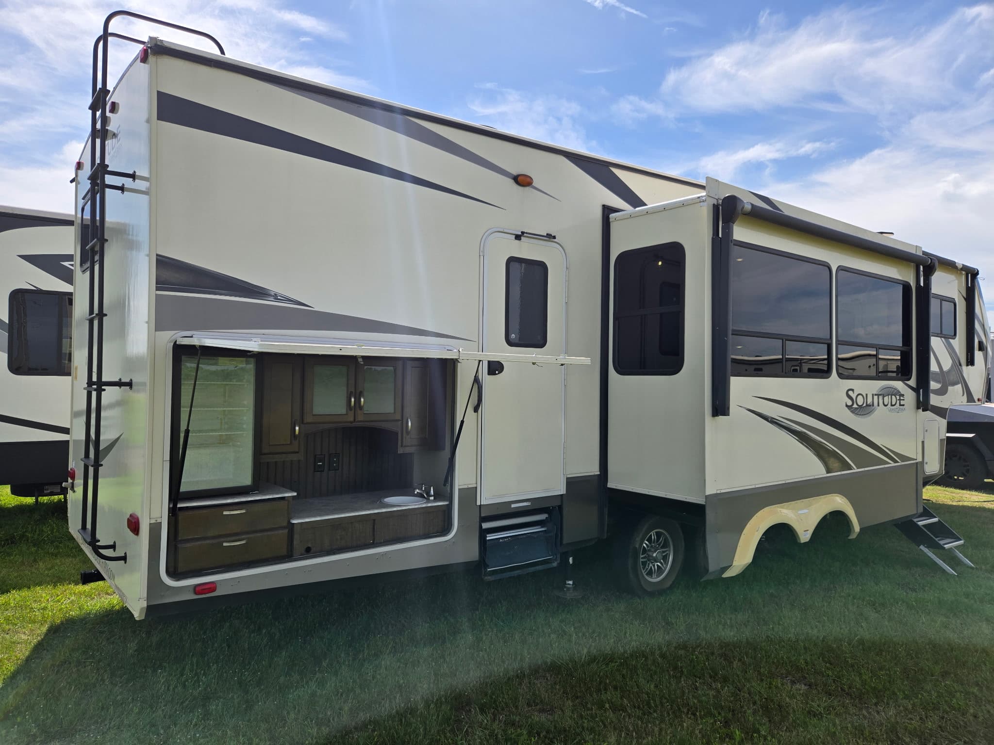2019 Grand Design Solitude S-Class 3740BH — photo 4 of 21