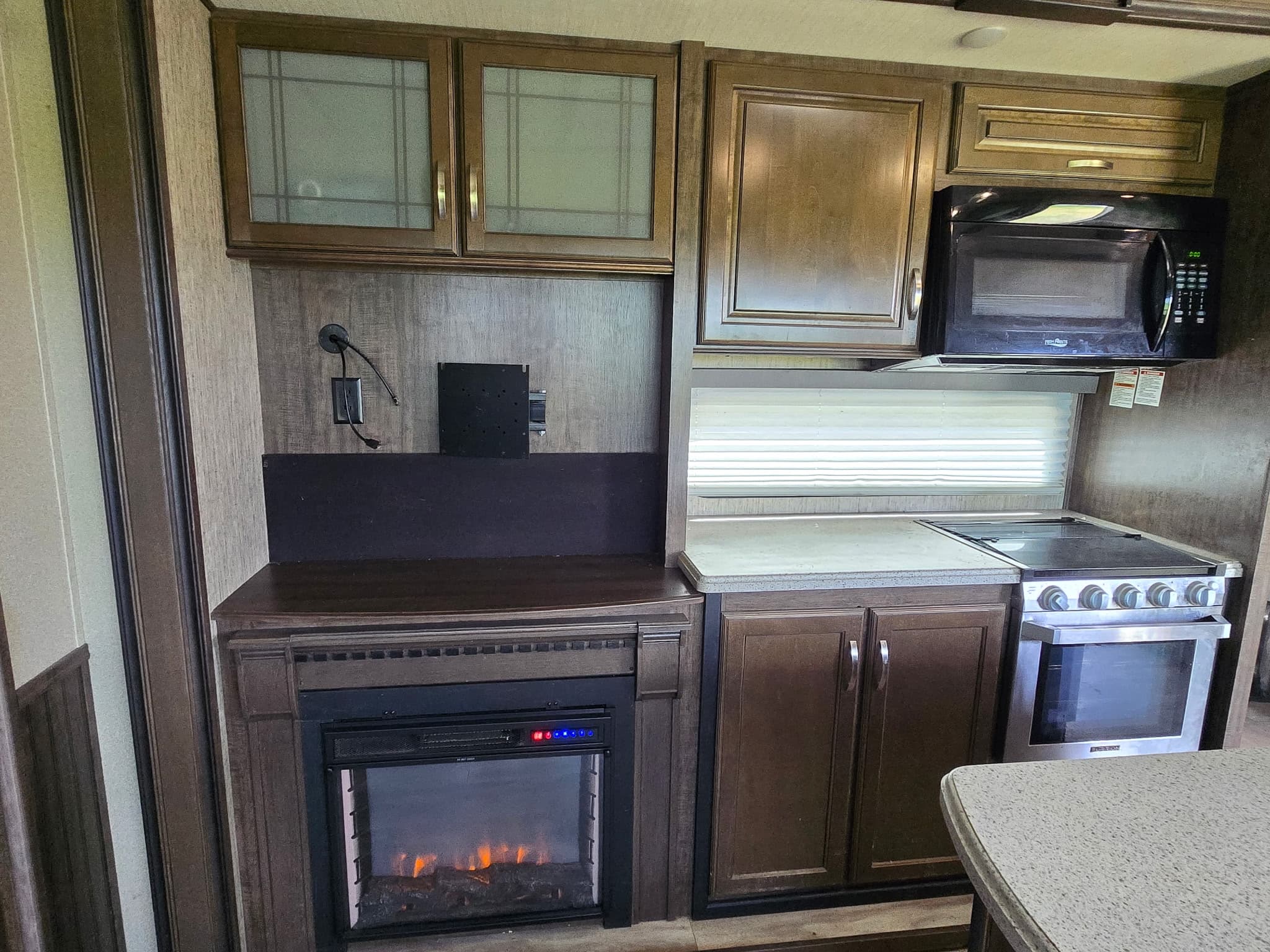 2019 Grand Design Solitude S-Class 3740BH — photo 10 of 21