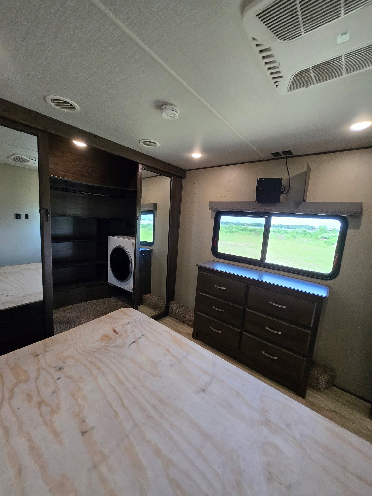 2019 Grand Design Solitude S-Class 3740BH — photo 17 of 21
