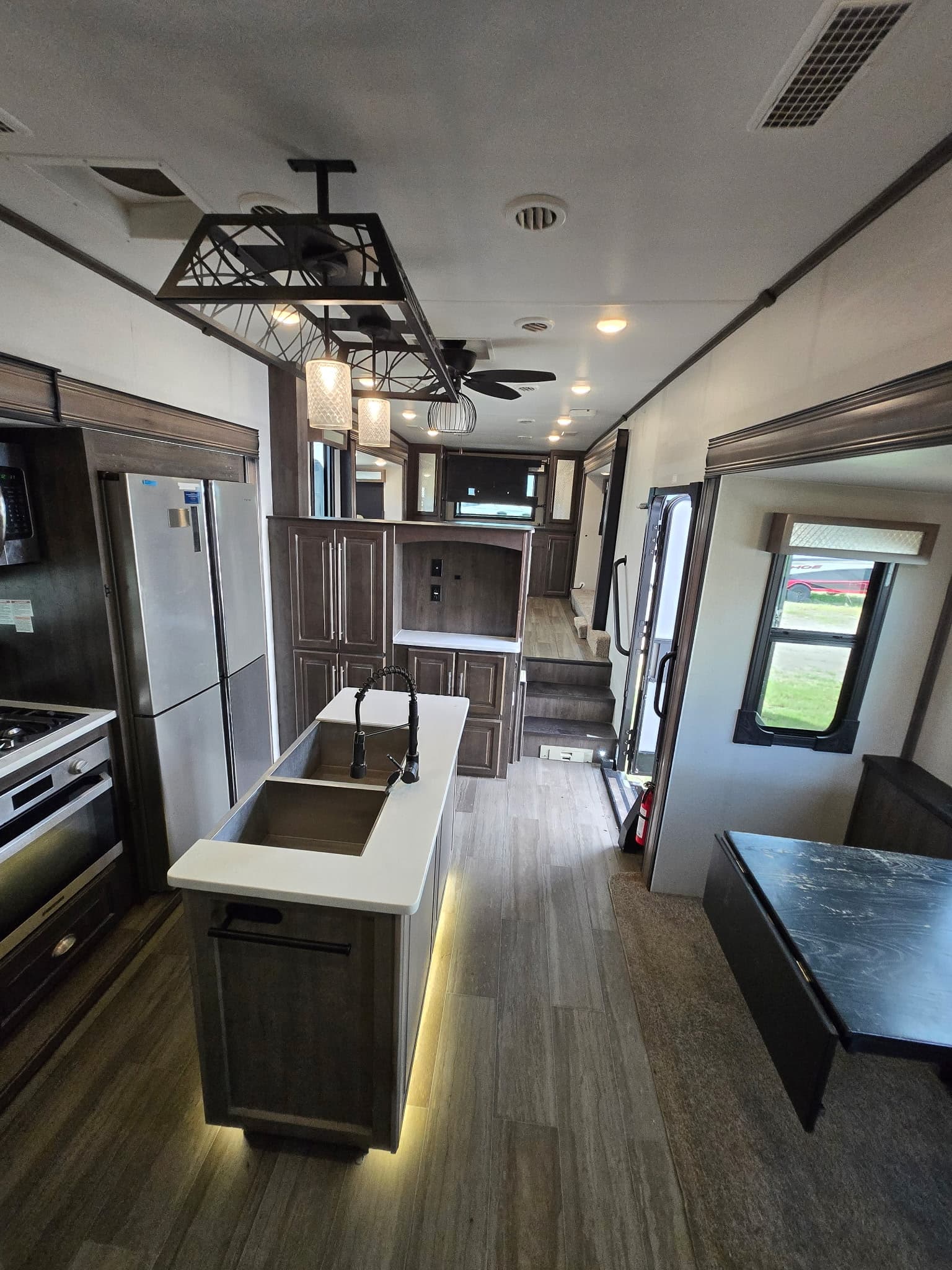 2021 Forest River Cardinal Luxury 370flx — photo 10 of 22