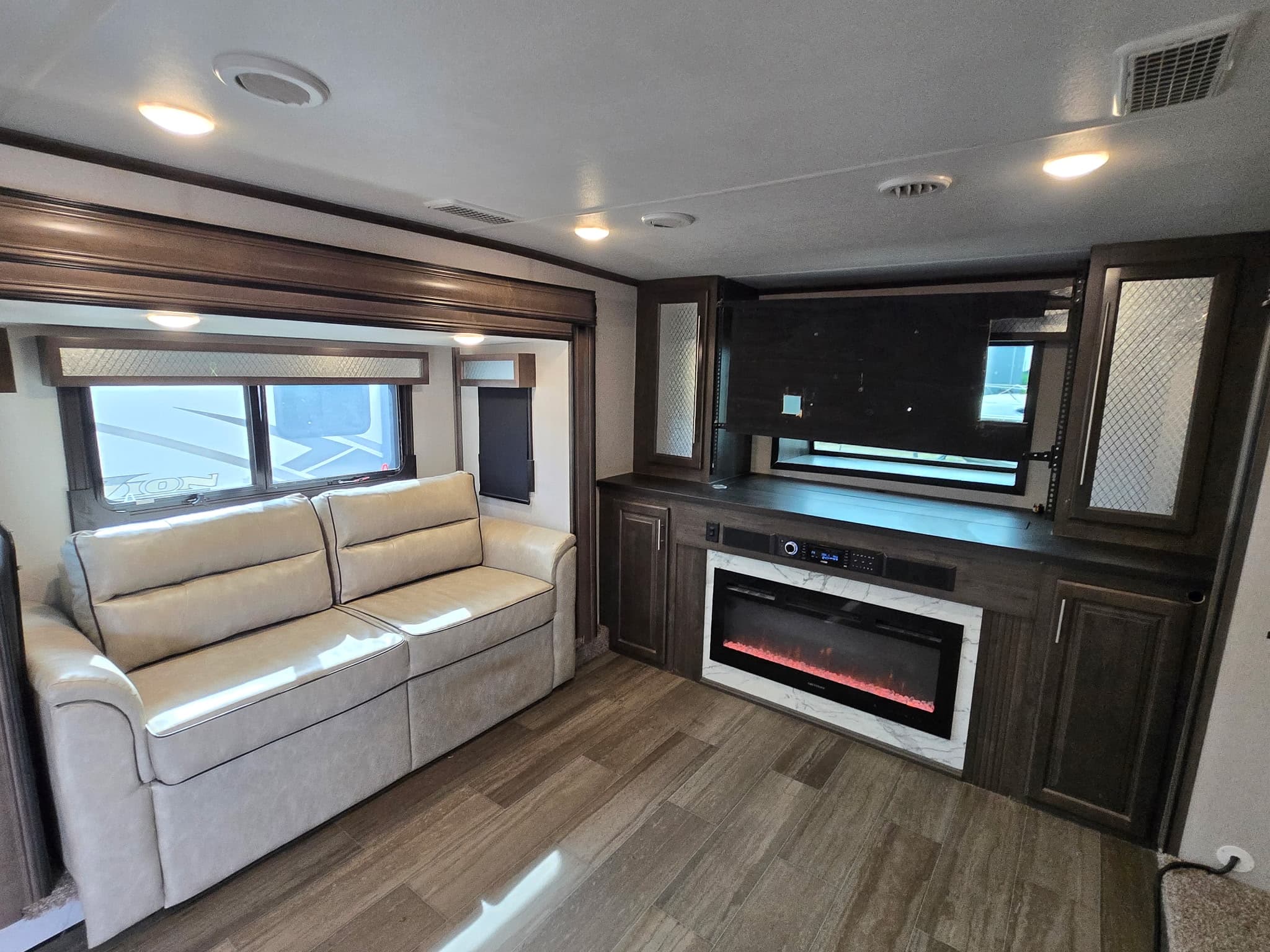2021 Forest River Cardinal Luxury 370flx — photo 12 of 22