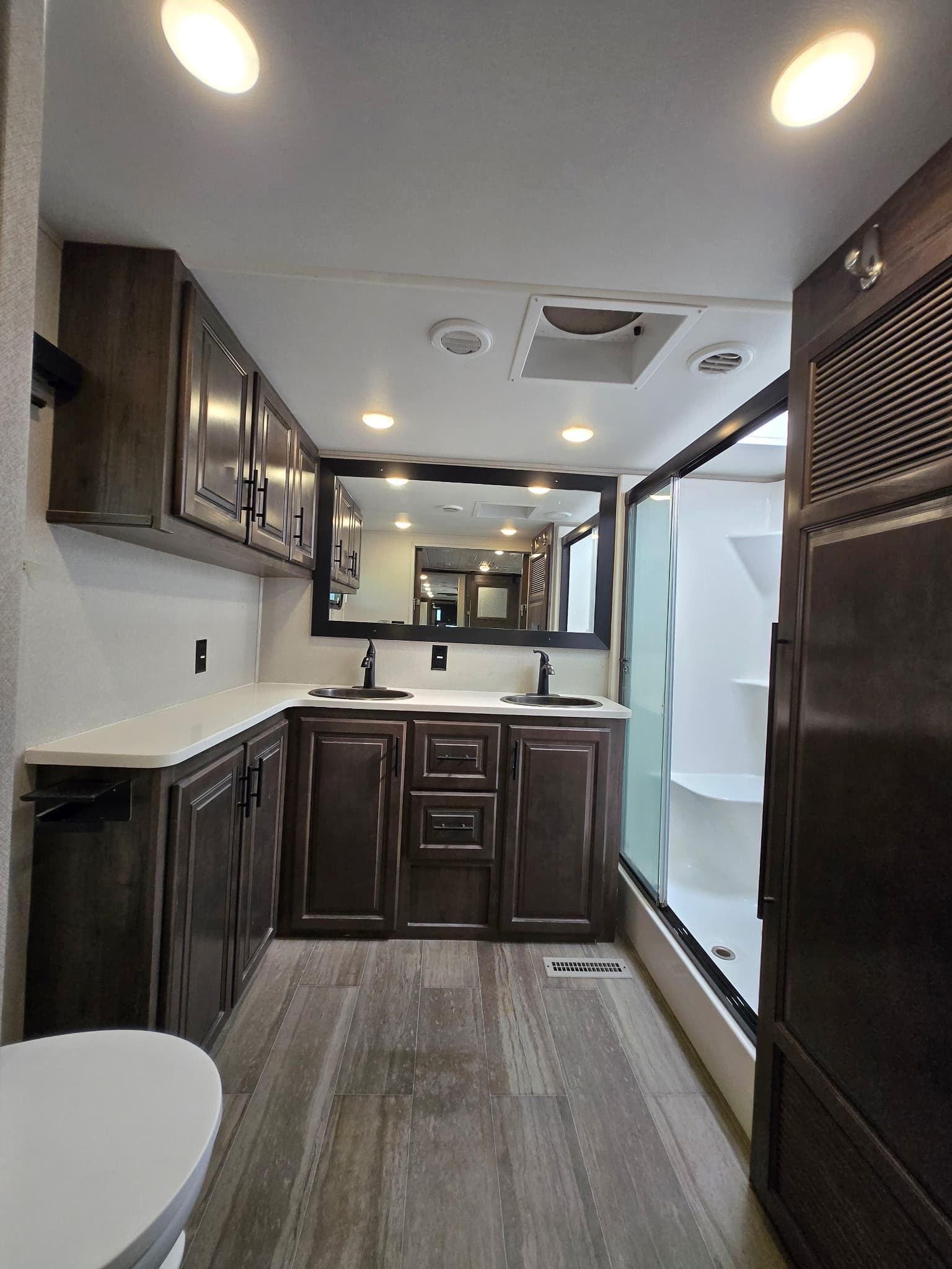 2021 Forest River Cardinal Luxury 370flx — photo 15 of 22