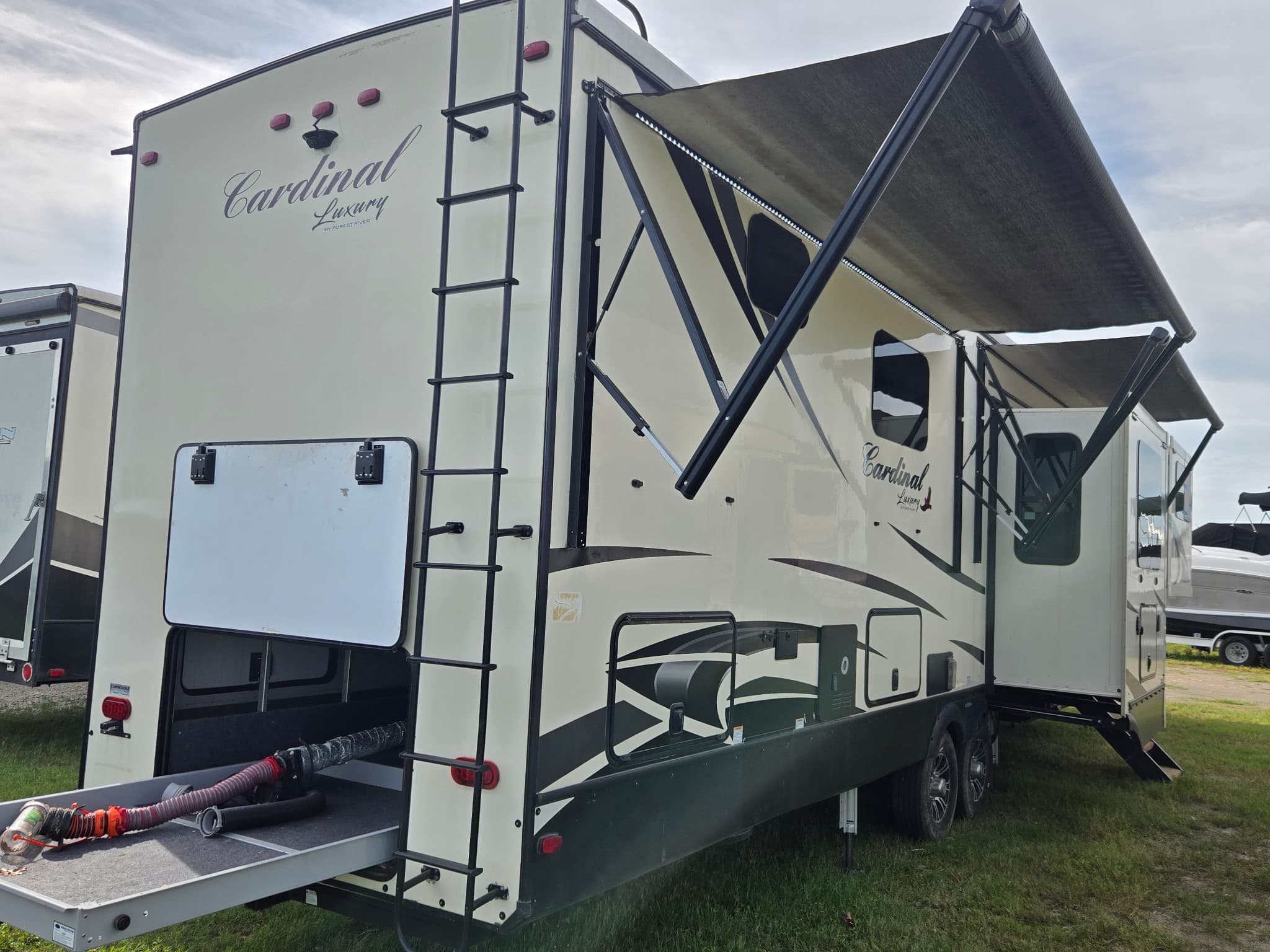 2021 Forest River Cardinal Luxury 370flx — photo 4 of 22