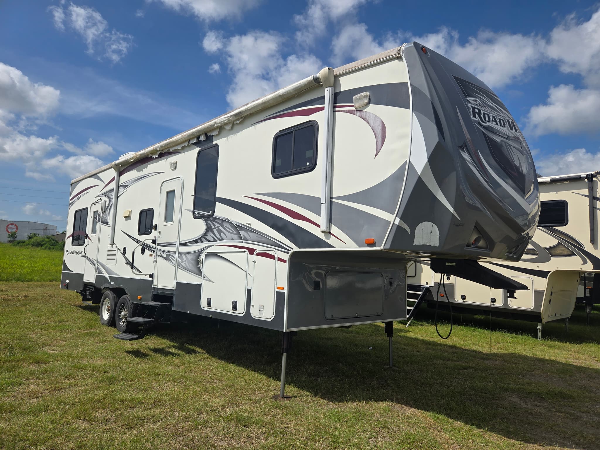 2013 Heartland Road Warrior 305 hero
