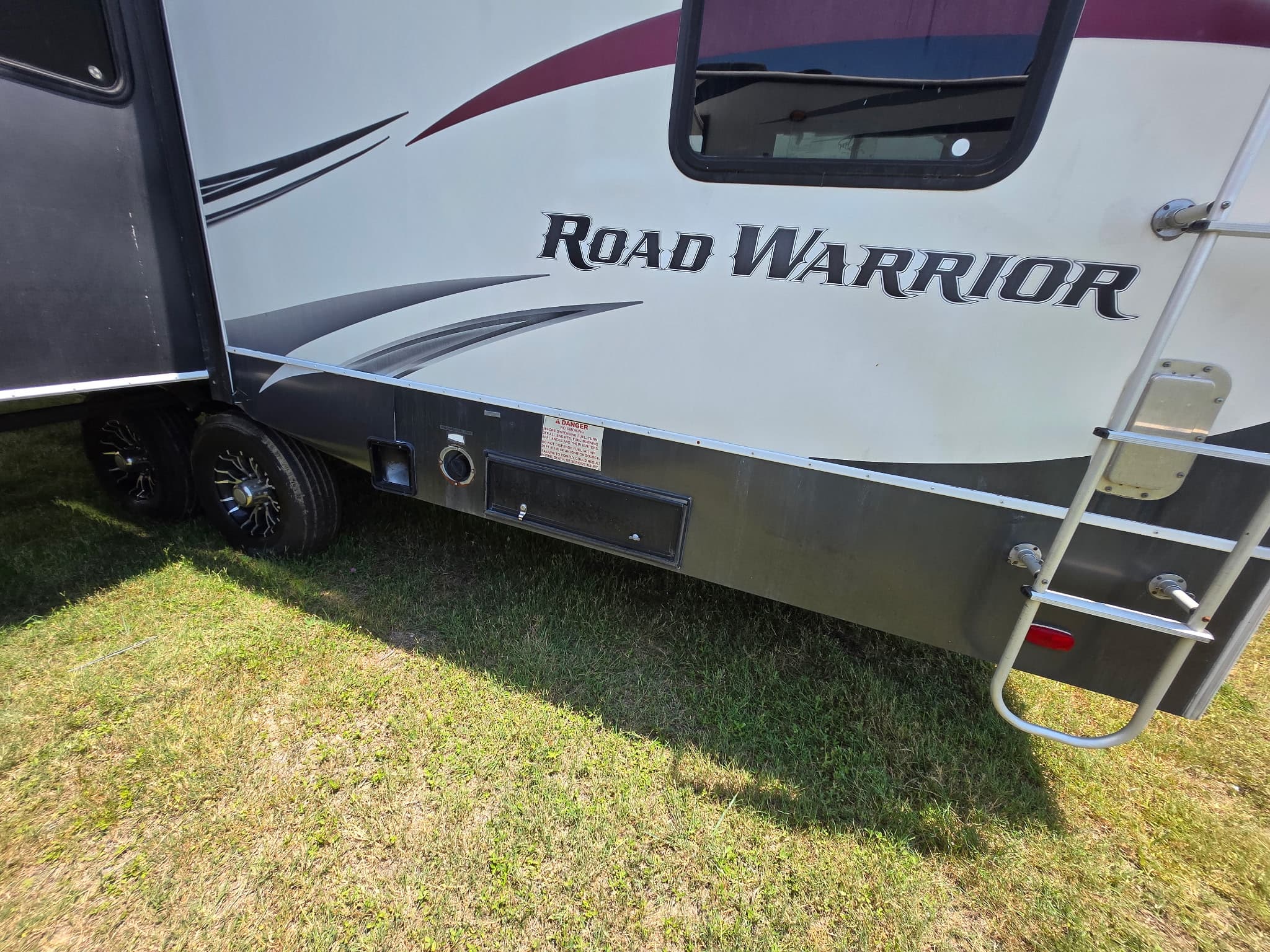 2013 Heartland Road Warrior 305 — photo 7 of 23