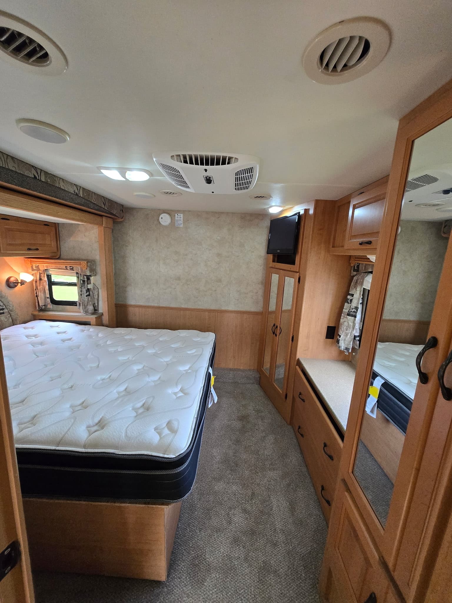 2008 Damon Challenger 355 — photo 16 of 26