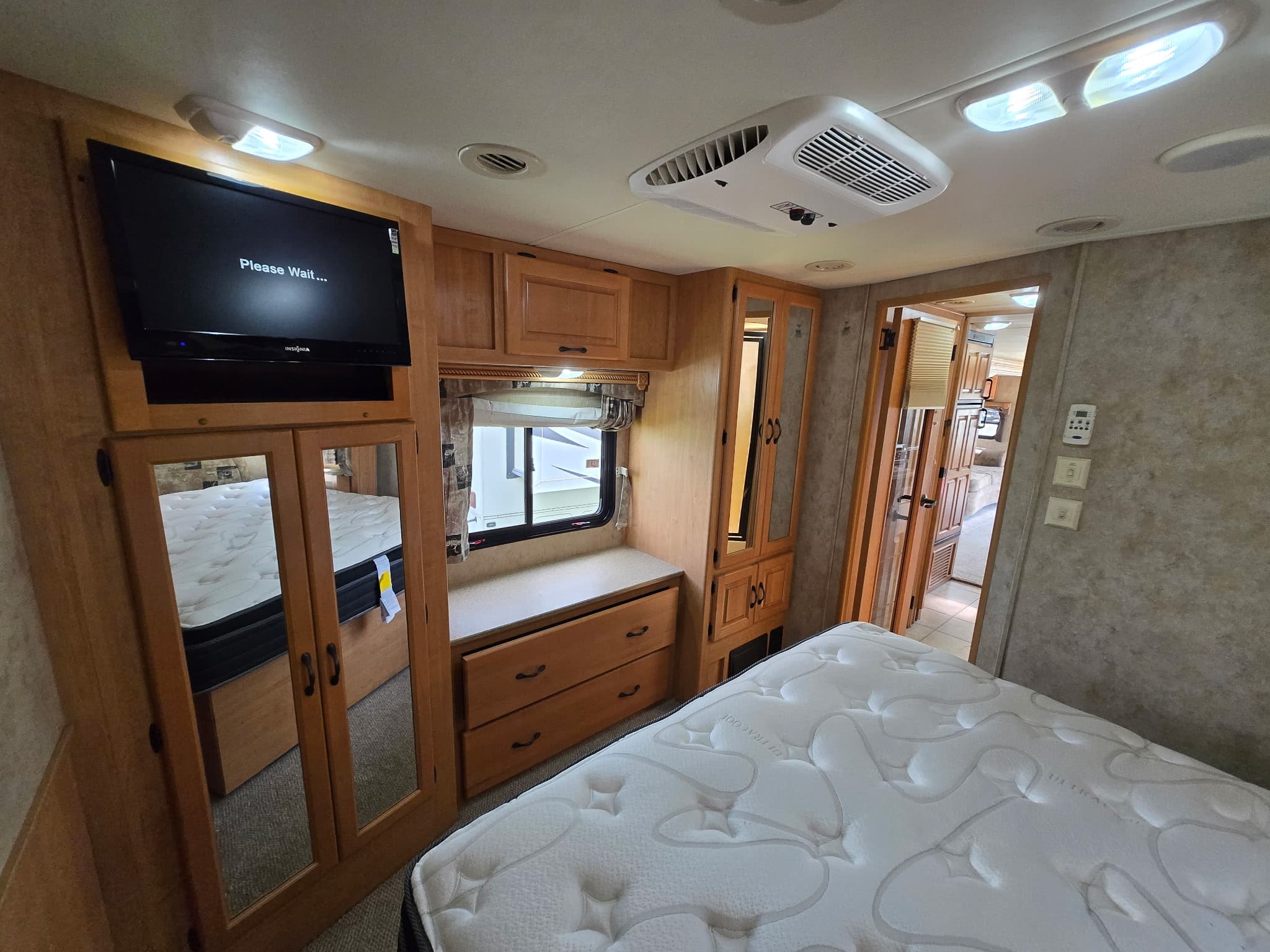 2008 Damon Challenger 355 — photo 17 of 26