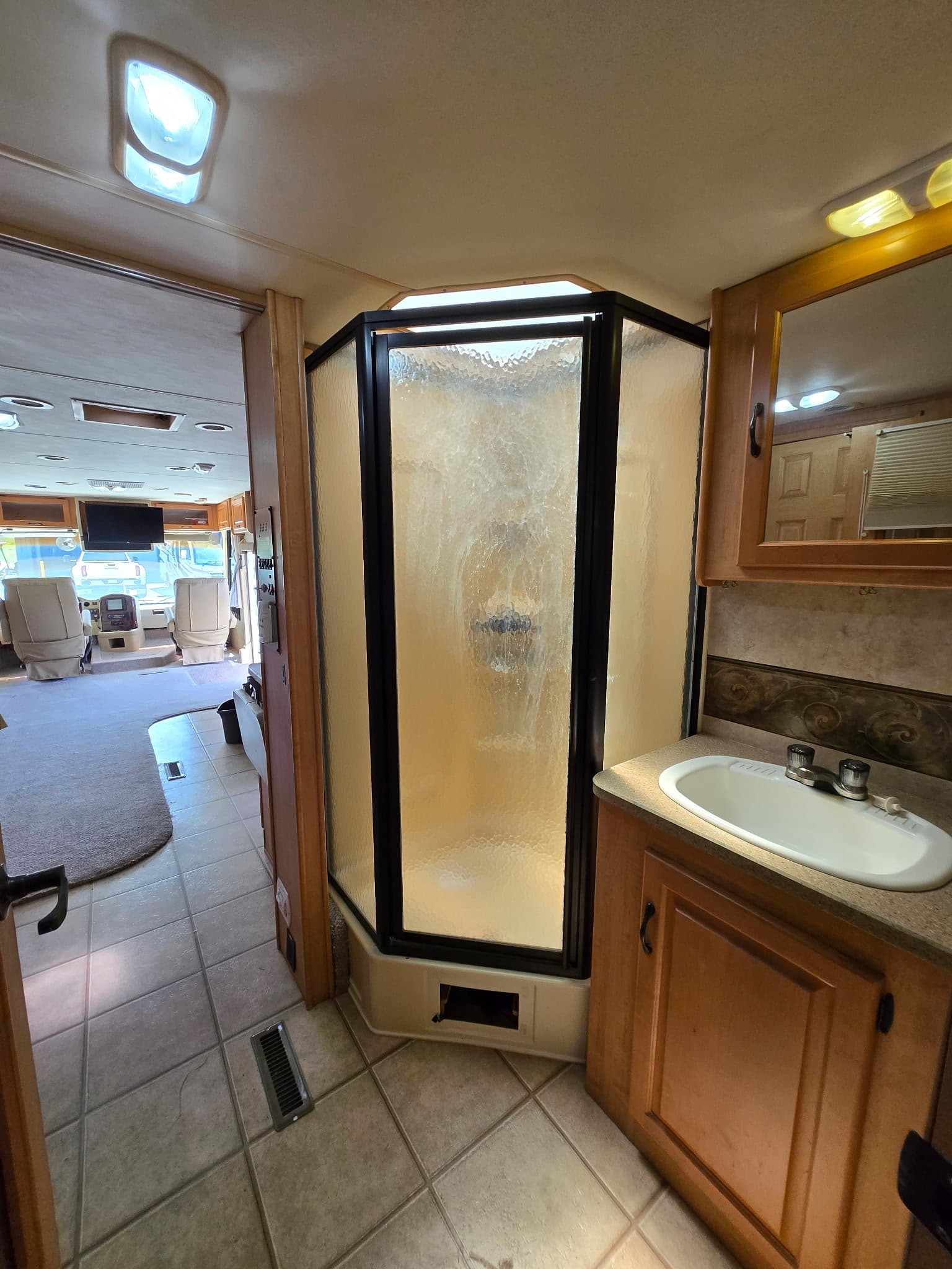 2008 Damon Challenger 355 — photo 18 of 26