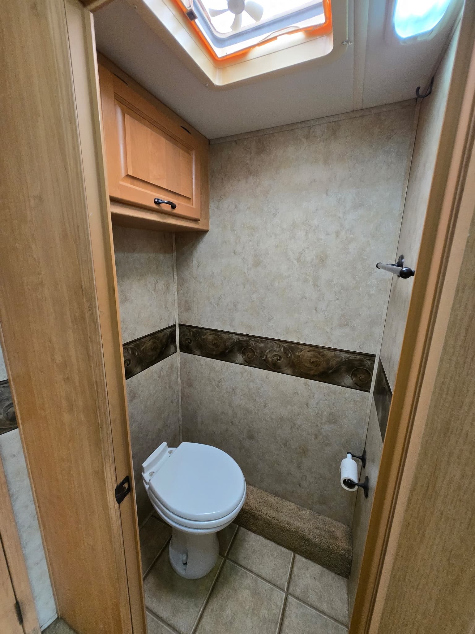 2008 Damon Challenger 355 — photo 19 of 26