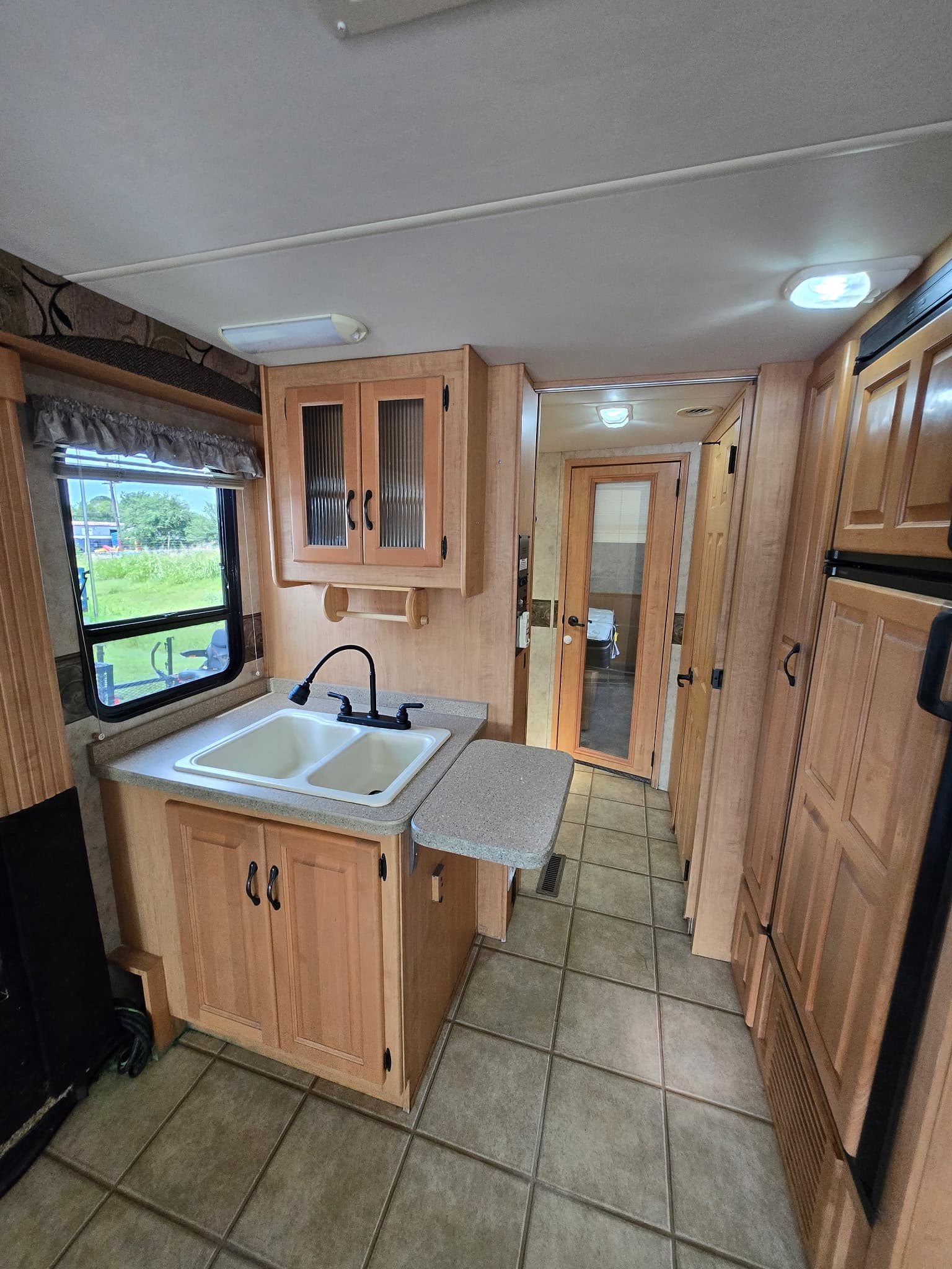 2008 Damon Challenger 355 — photo 12 of 26