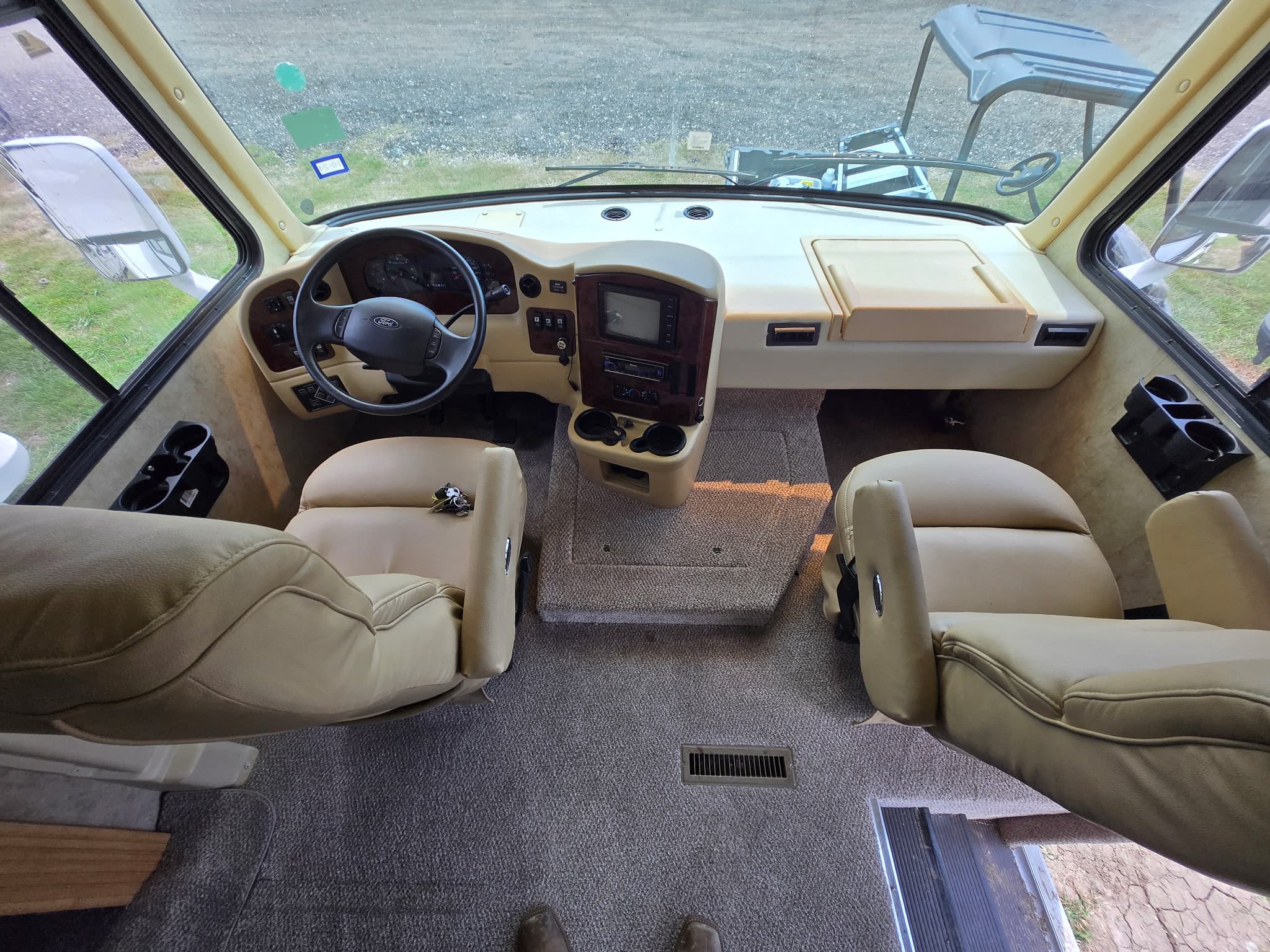 2008 Damon Challenger 355 — photo 6 of 26