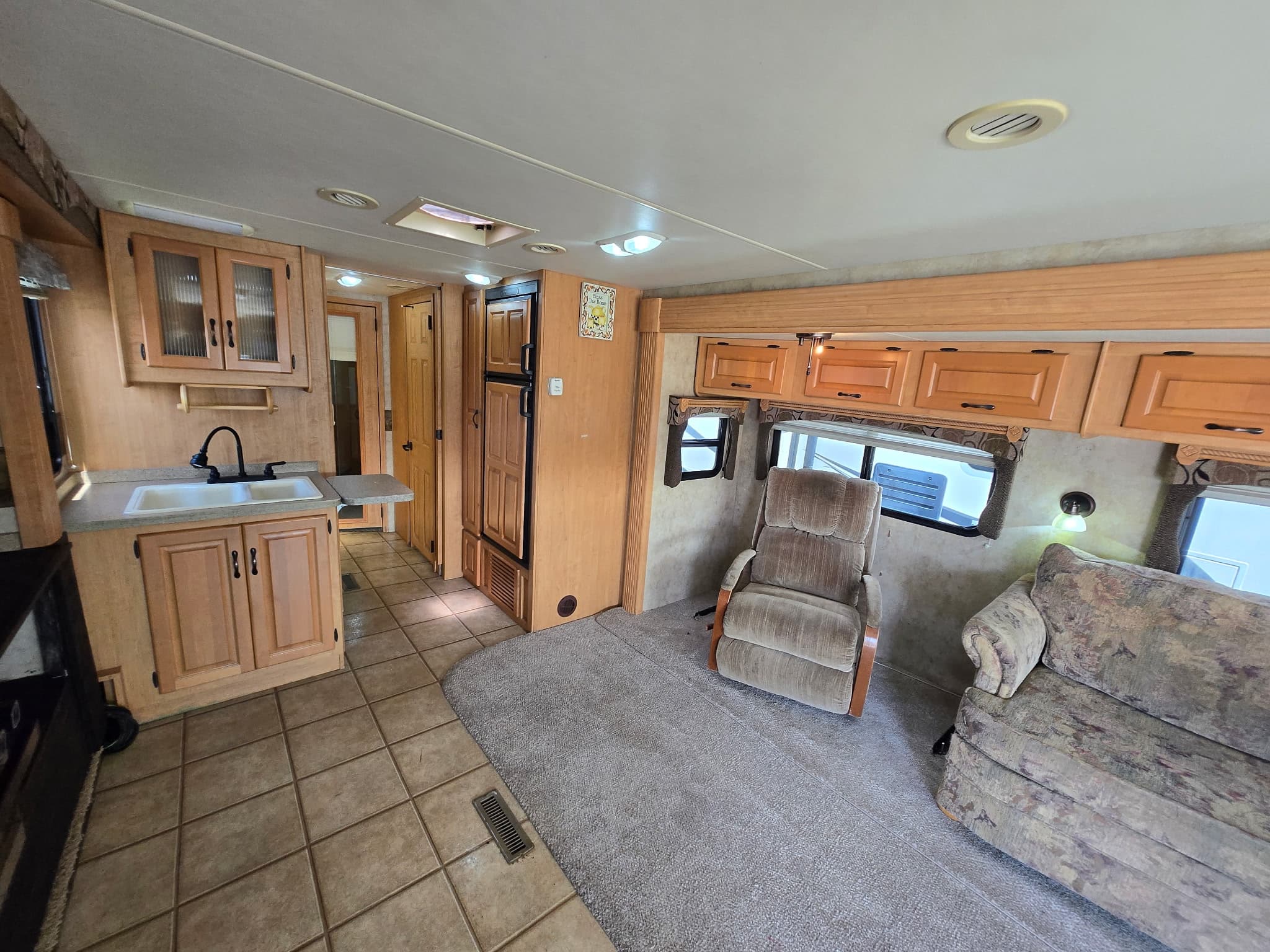 2008 Damon Challenger 355 — photo 13 of 26