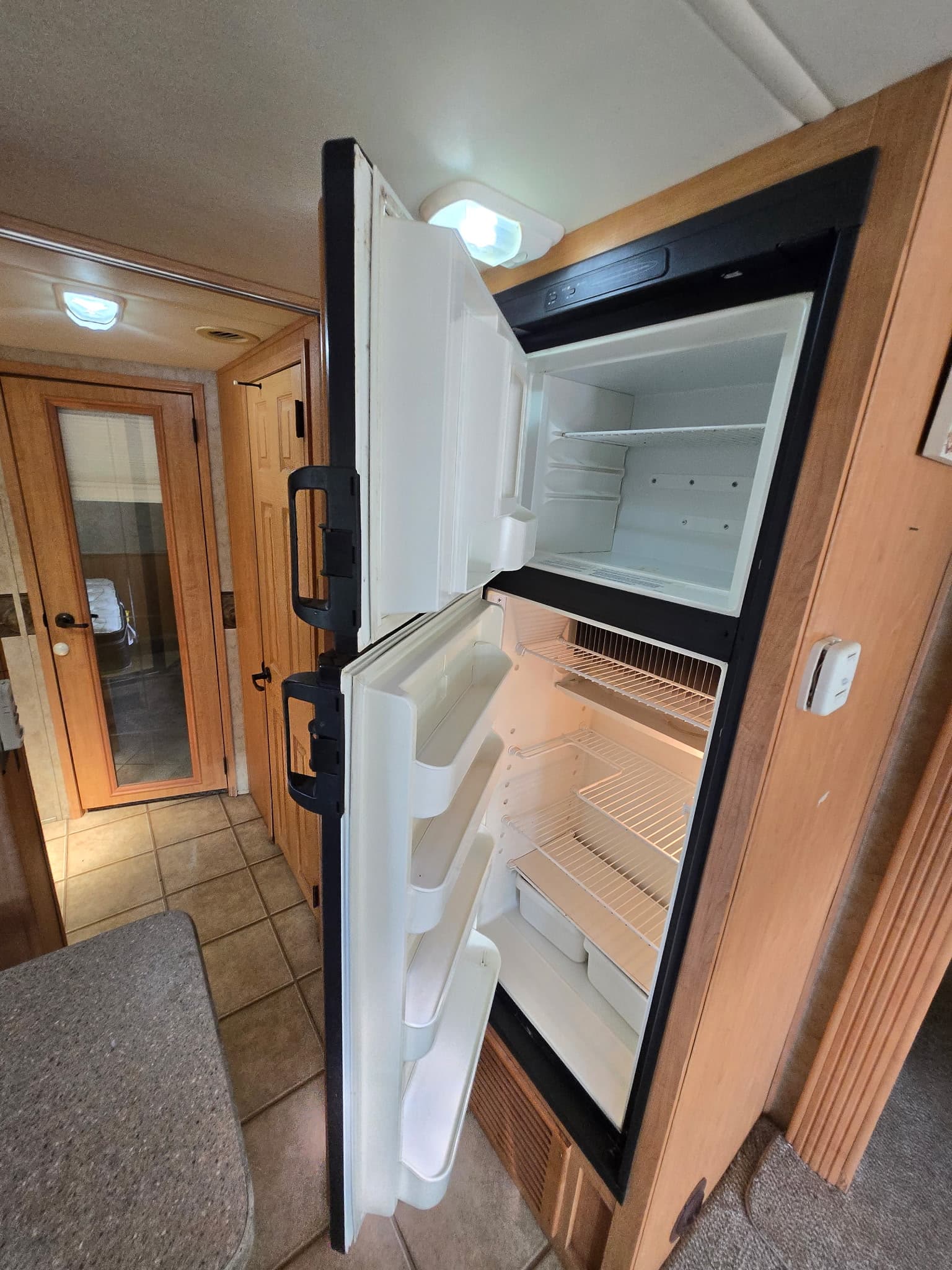 2008 Damon Challenger 355 — photo 15 of 26