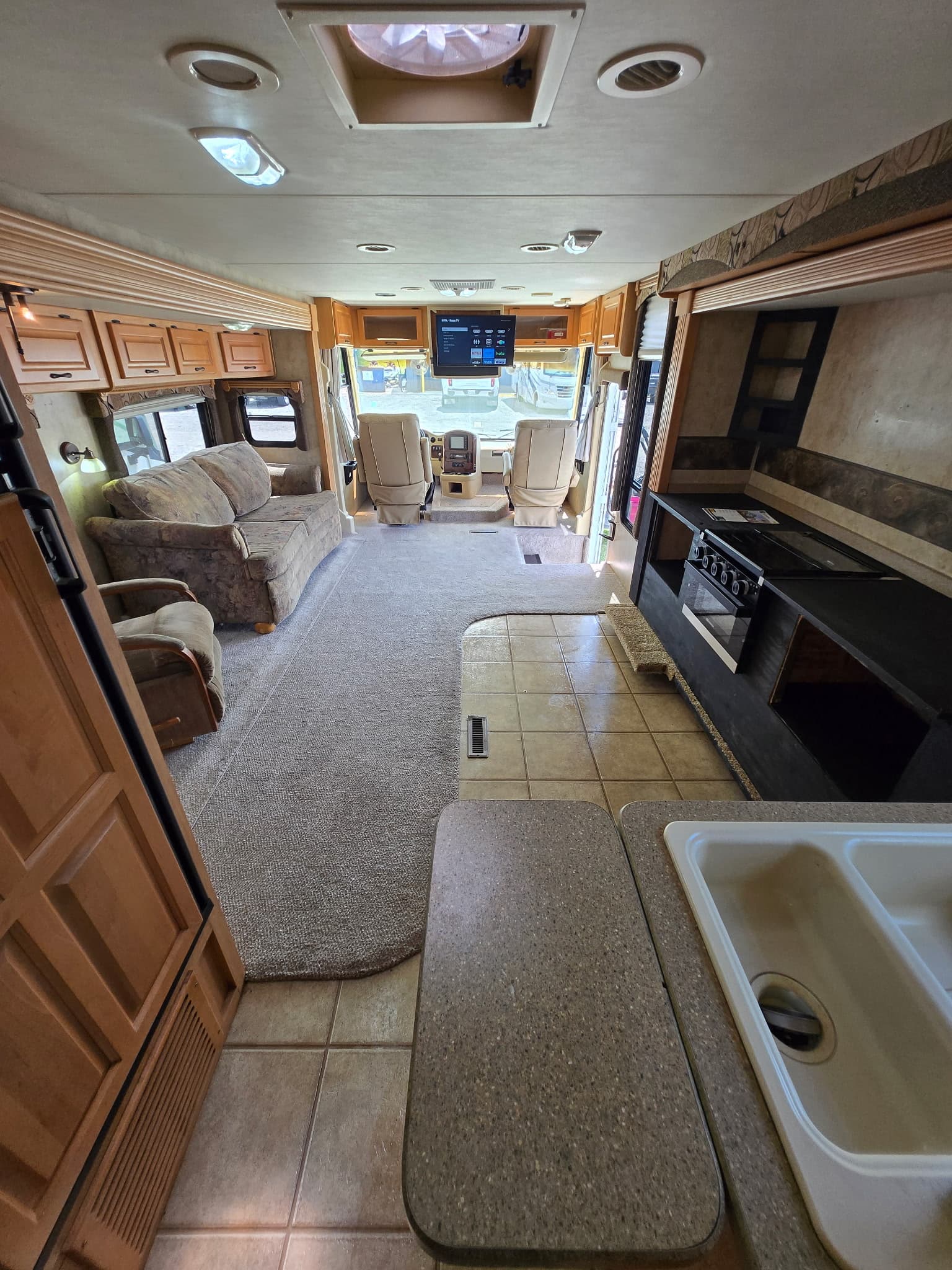 2008 Damon Challenger 355 — photo 11 of 26