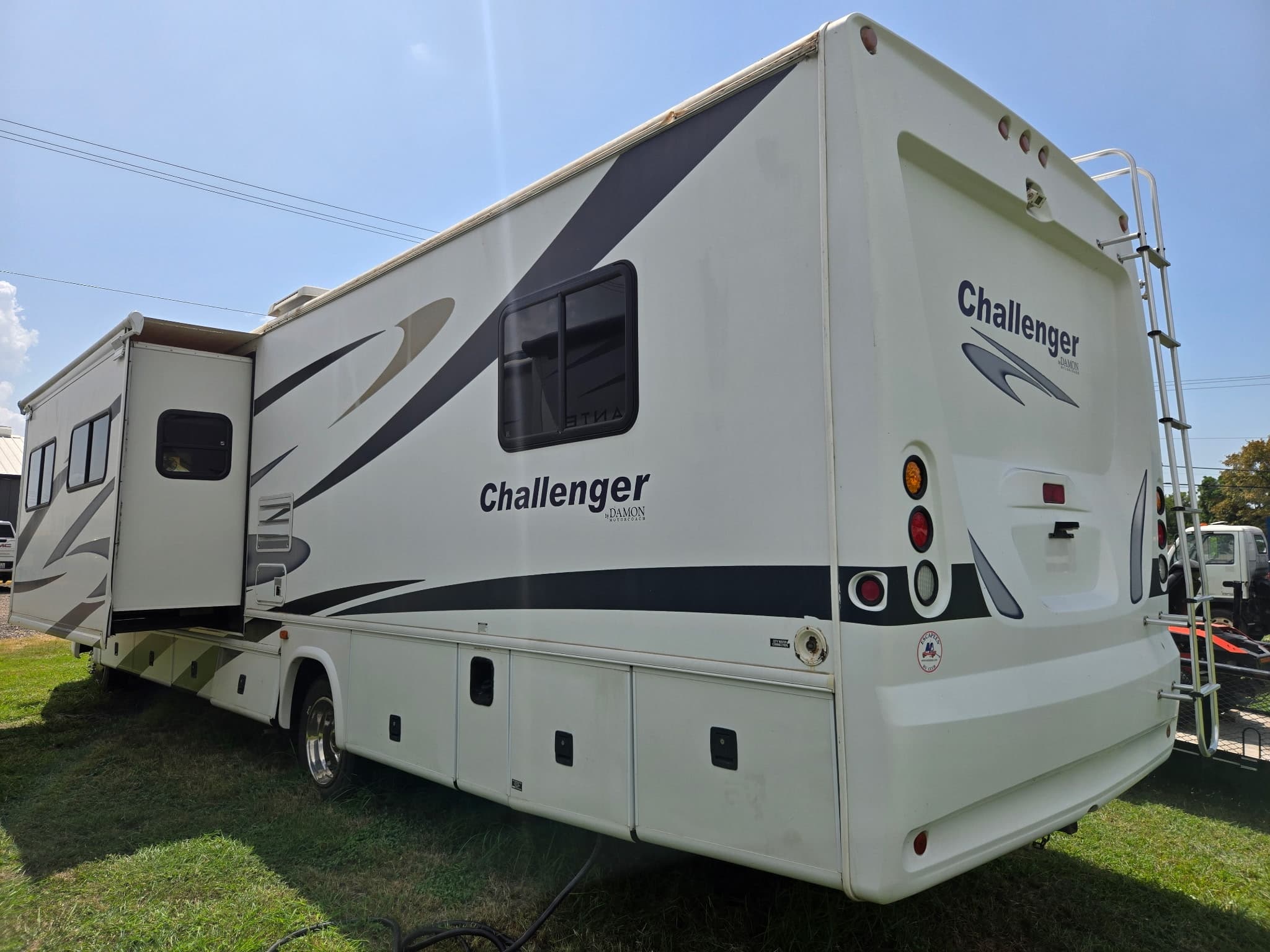 2008 Damon Challenger 355 — photo 5 of 26