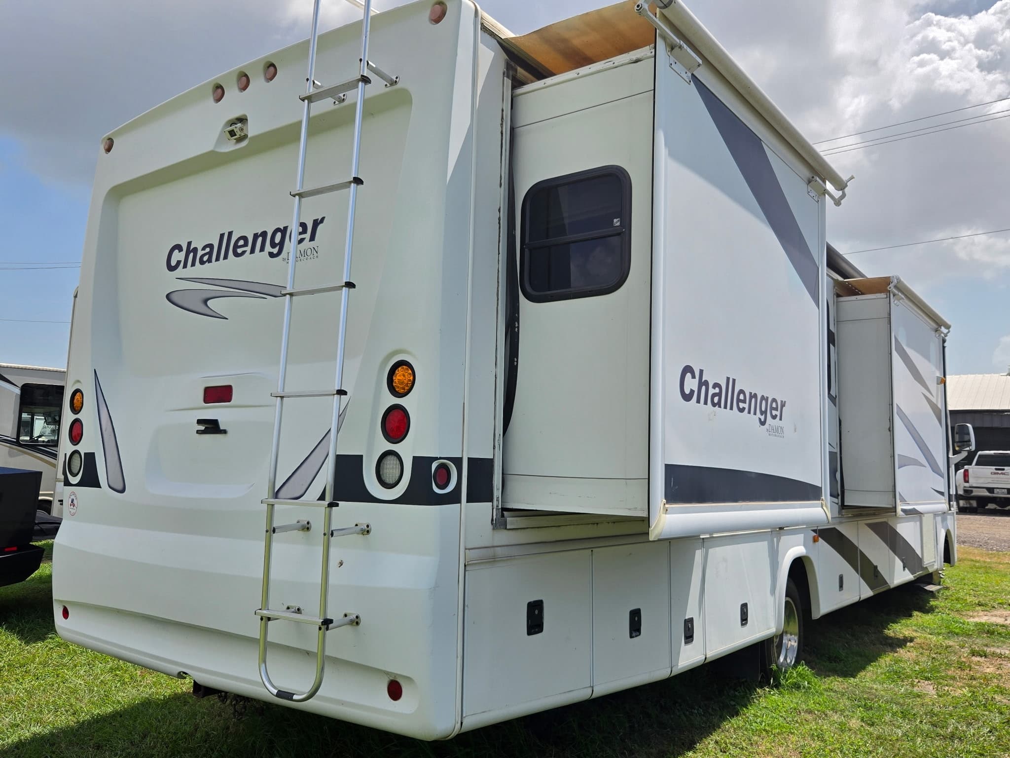 2008 Damon Challenger 355 — photo 4 of 26