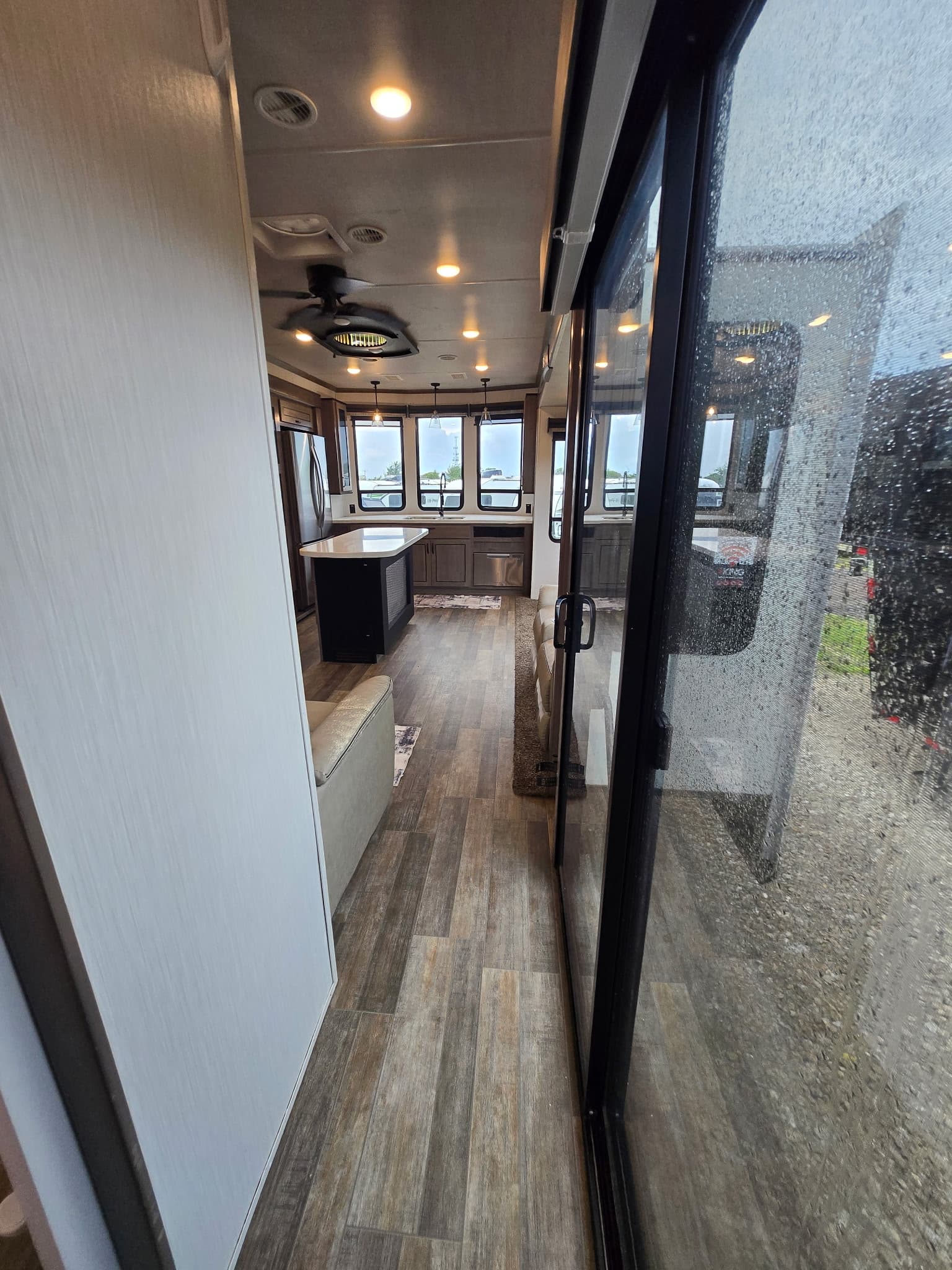 2021 Cedar Creek Cottage 40CFK2 — photo 6 of 19