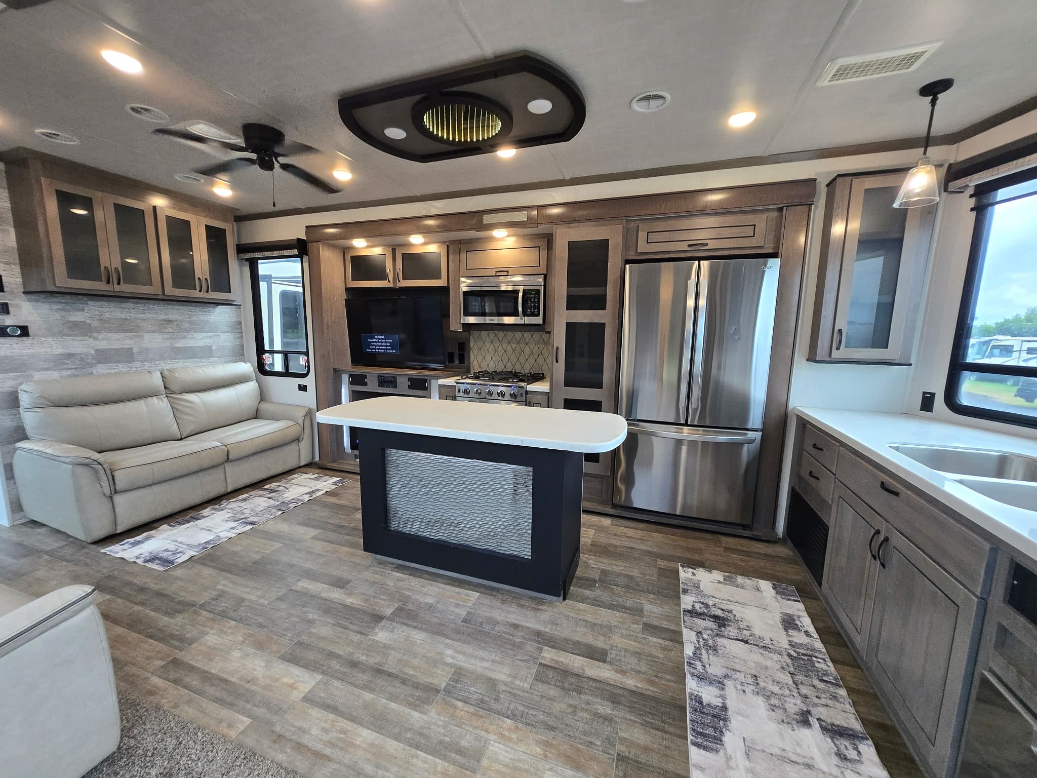 2021 Cedar Creek Cottage 40CFK2 — photo 7 of 19