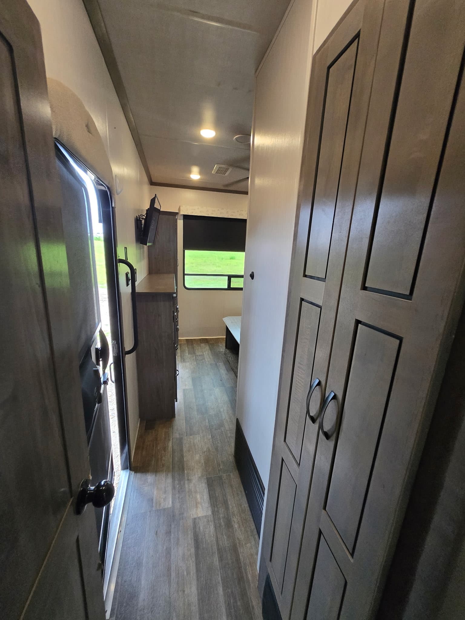 2021 Cedar Creek Cottage 40CFK2 — photo 13 of 19
