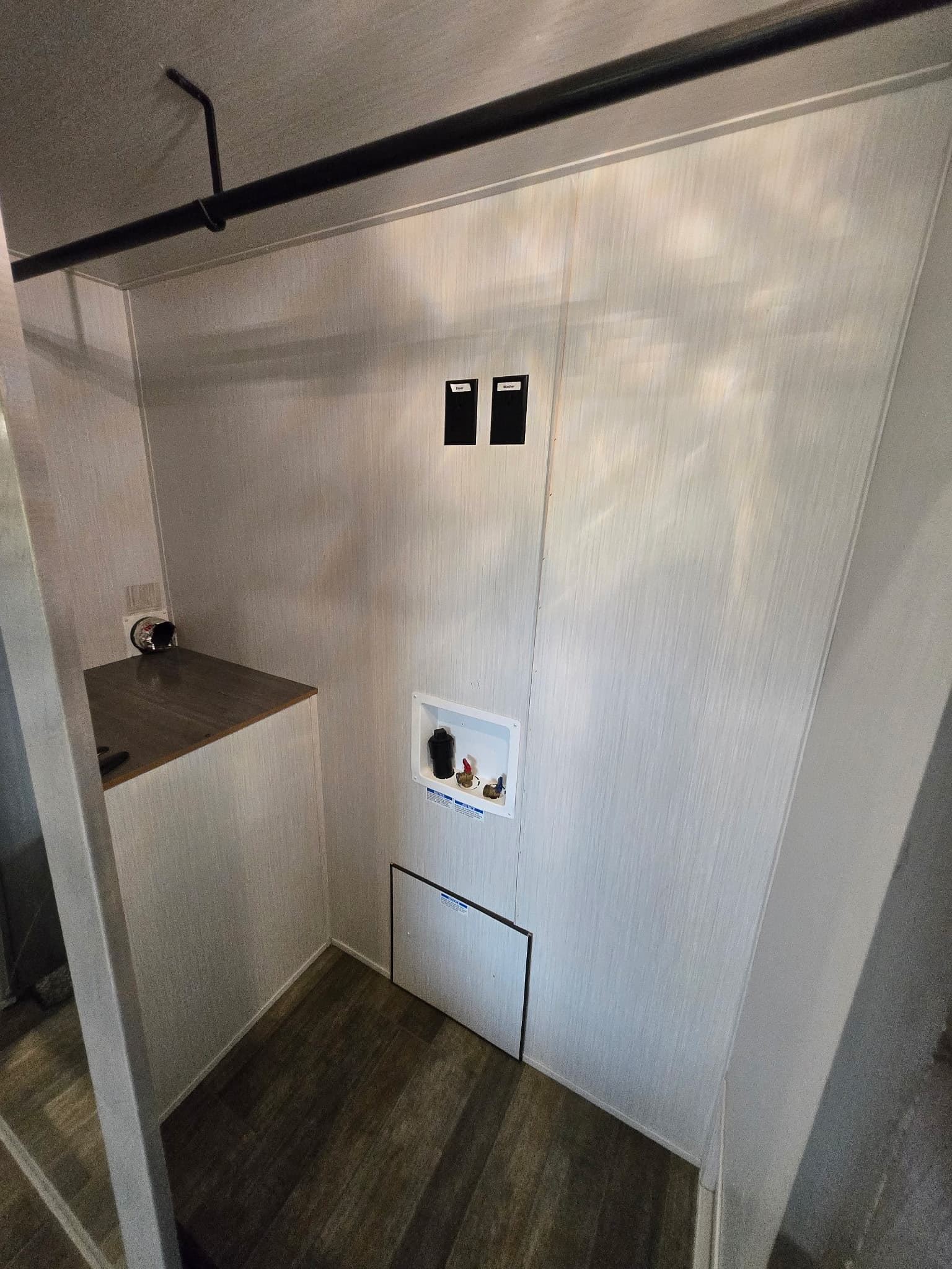2021 Cedar Creek Cottage 40CFK2 — photo 15 of 19