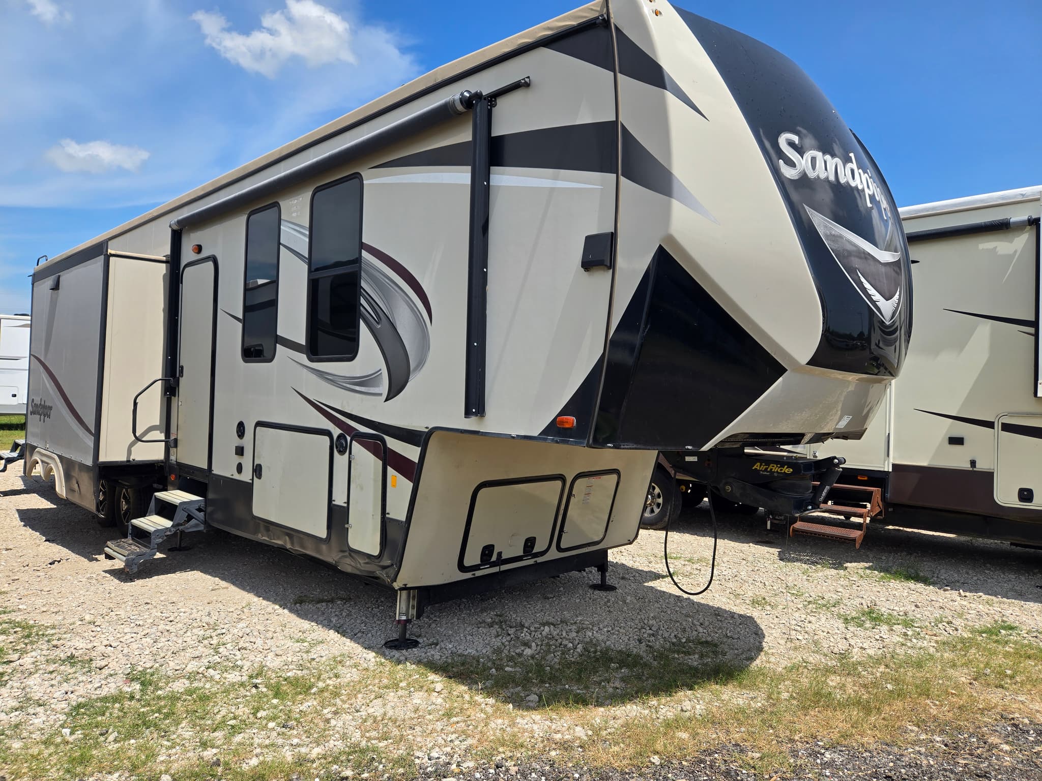 2018 Sandpiper 383RBLOK hero