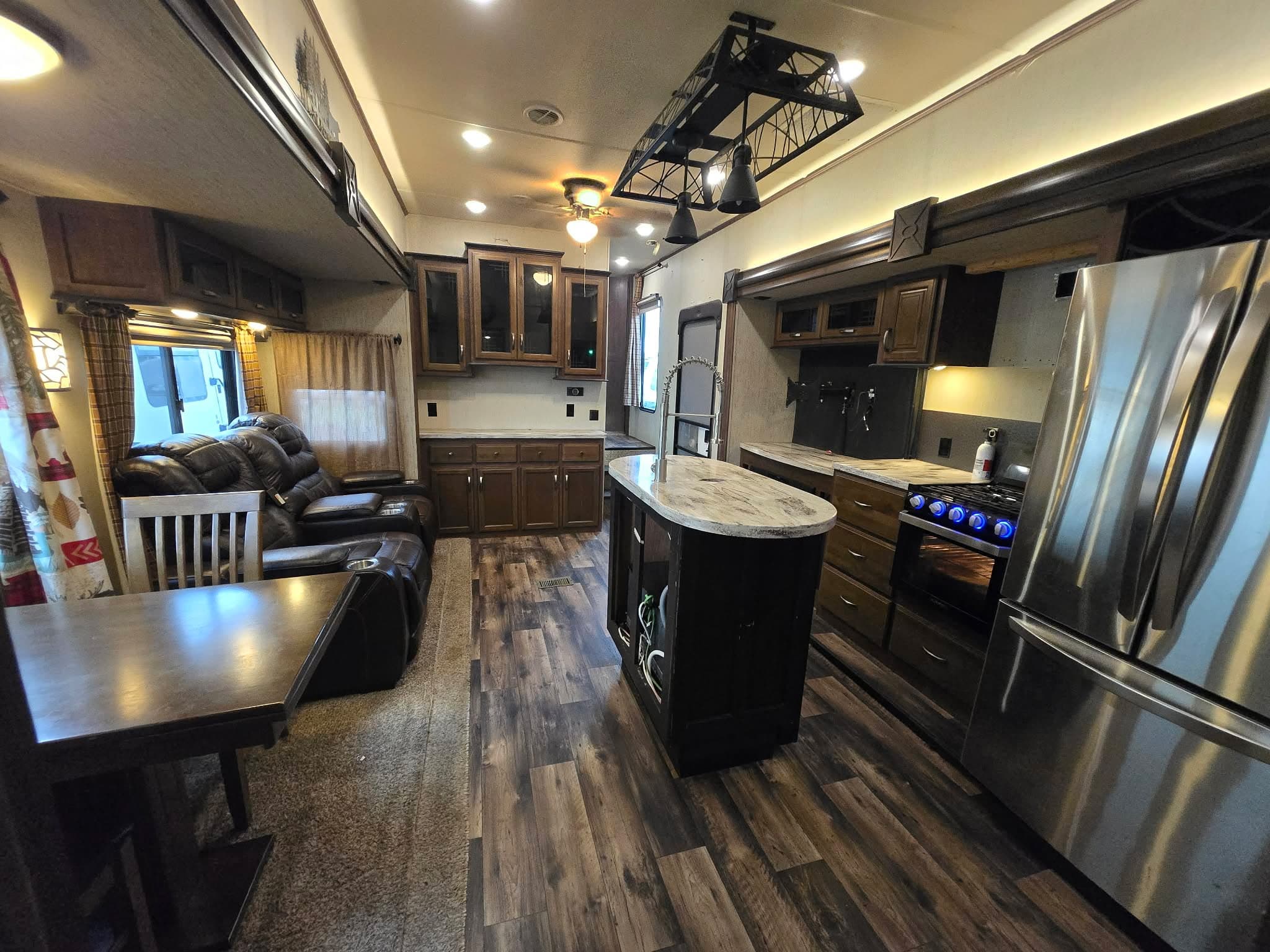 2018 Sandpiper 383RBLOK — photo 7 of 18