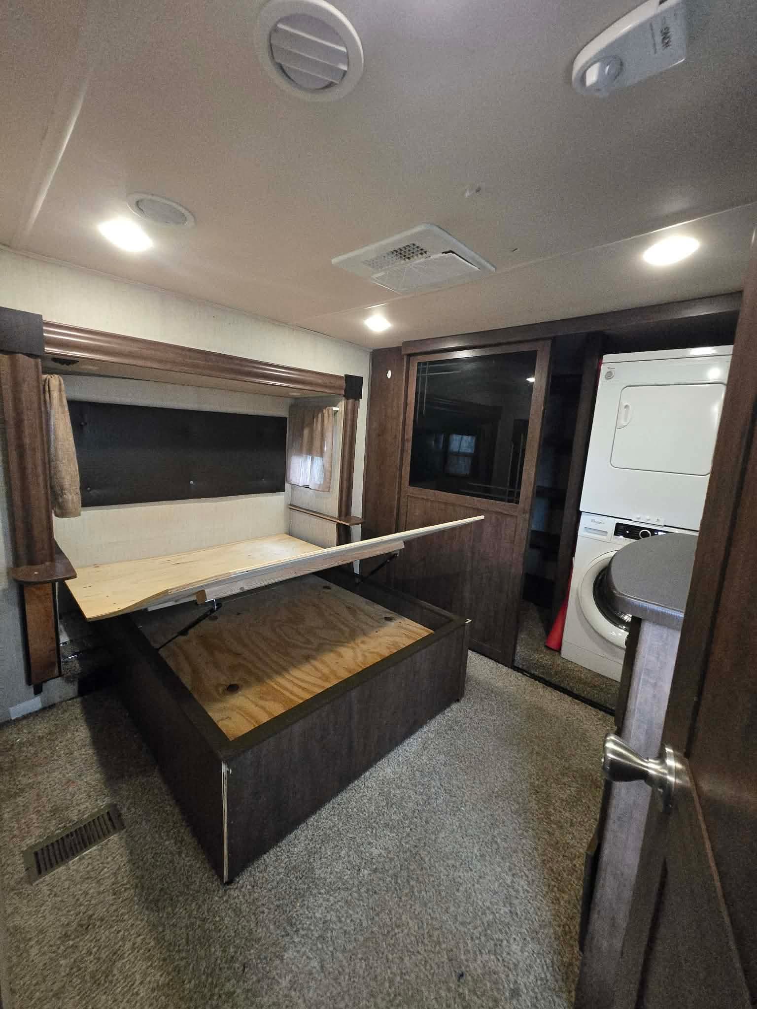 2018 Sandpiper 383RBLOK — photo 13 of 18