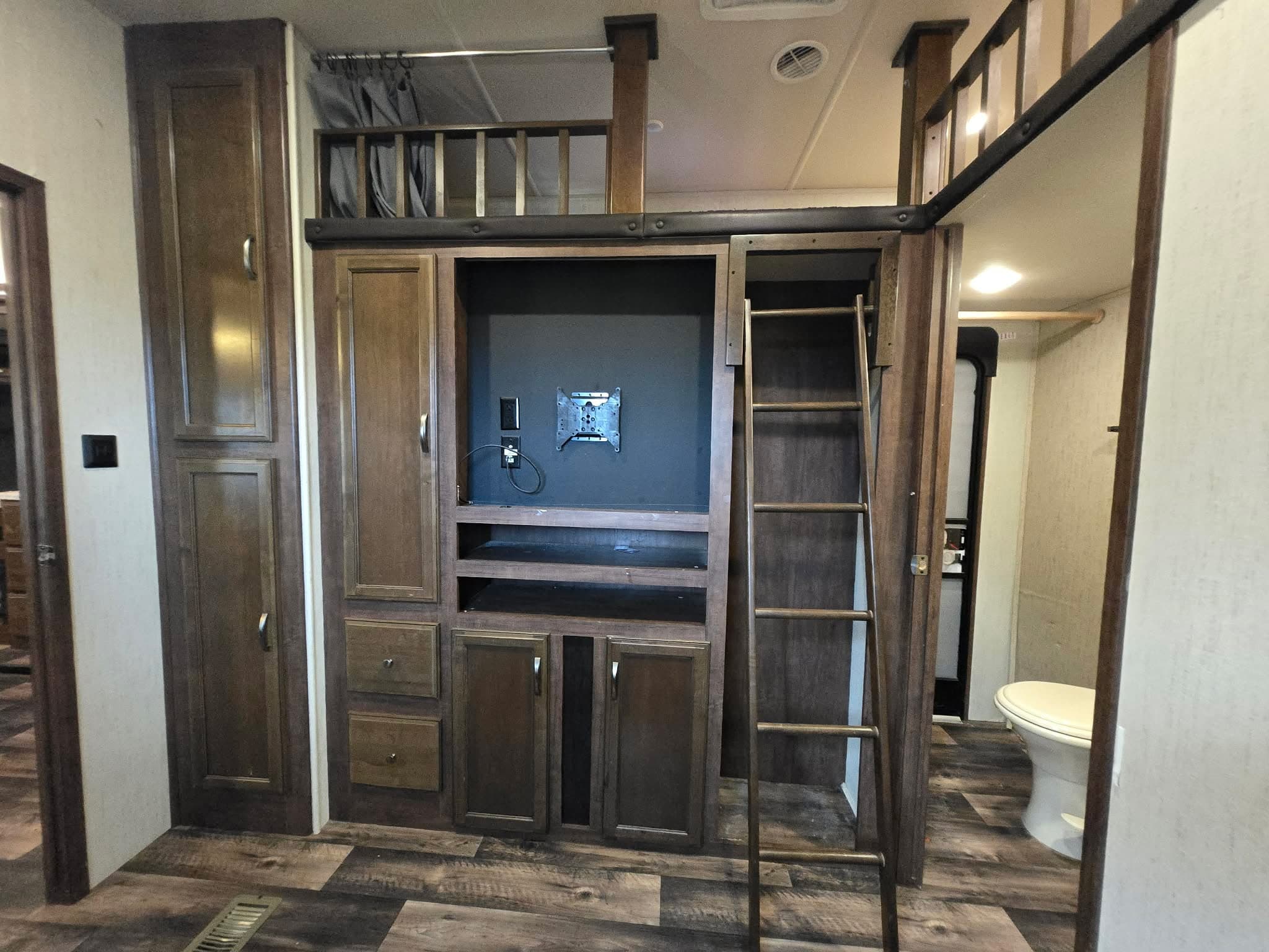 2018 Sandpiper 383RBLOK — photo 10 of 18