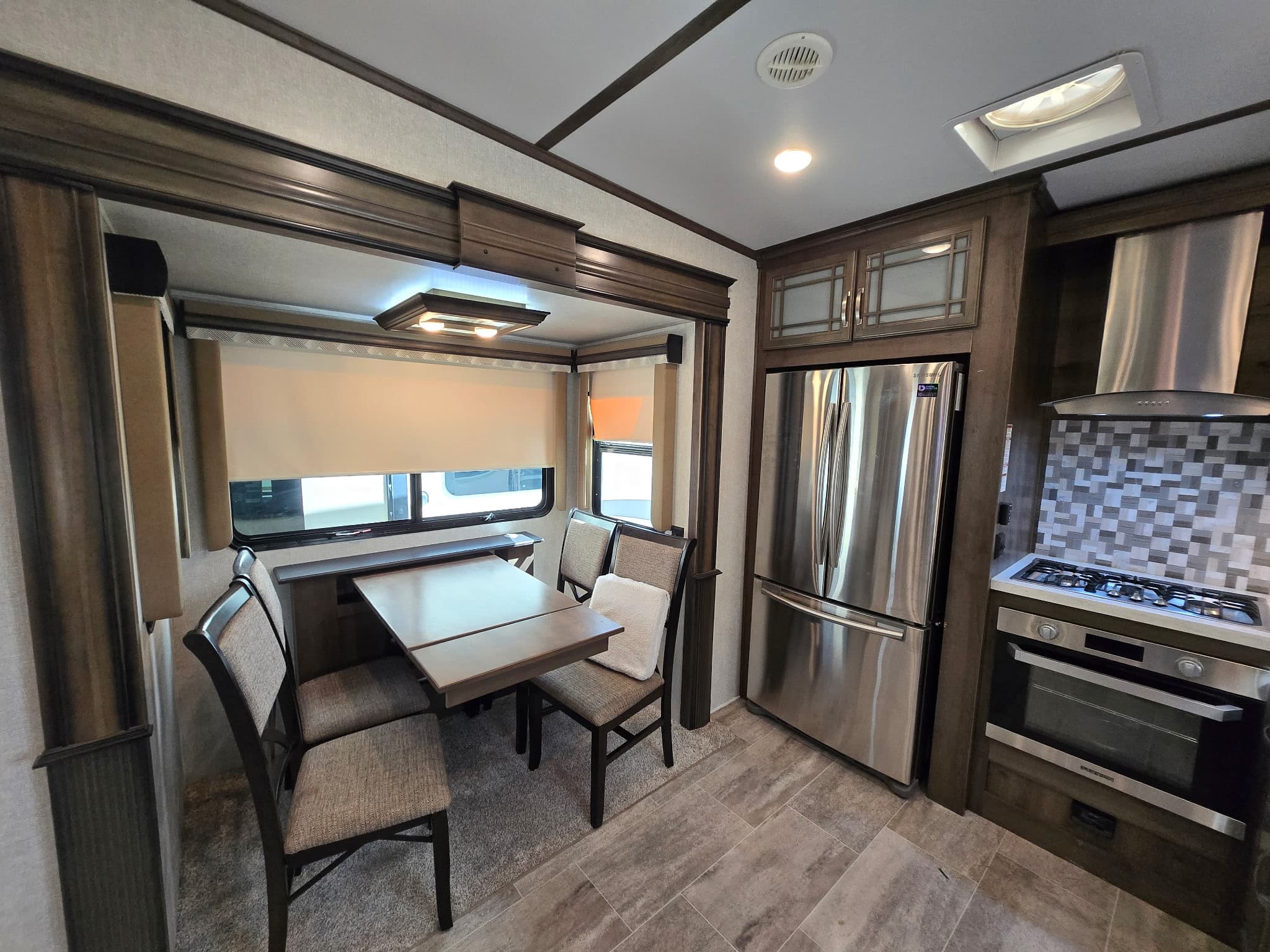 2019 Keystone Montana 3701LK — photo 12 of 18