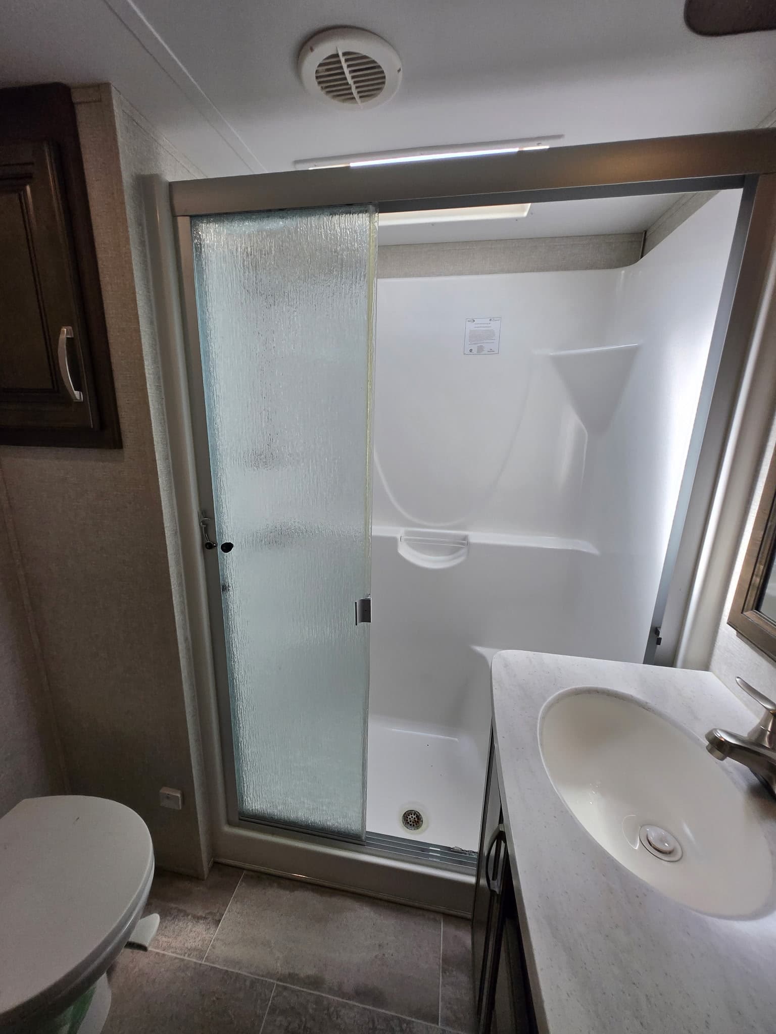 2019 Keystone Montana 3701LK — photo 14 of 18