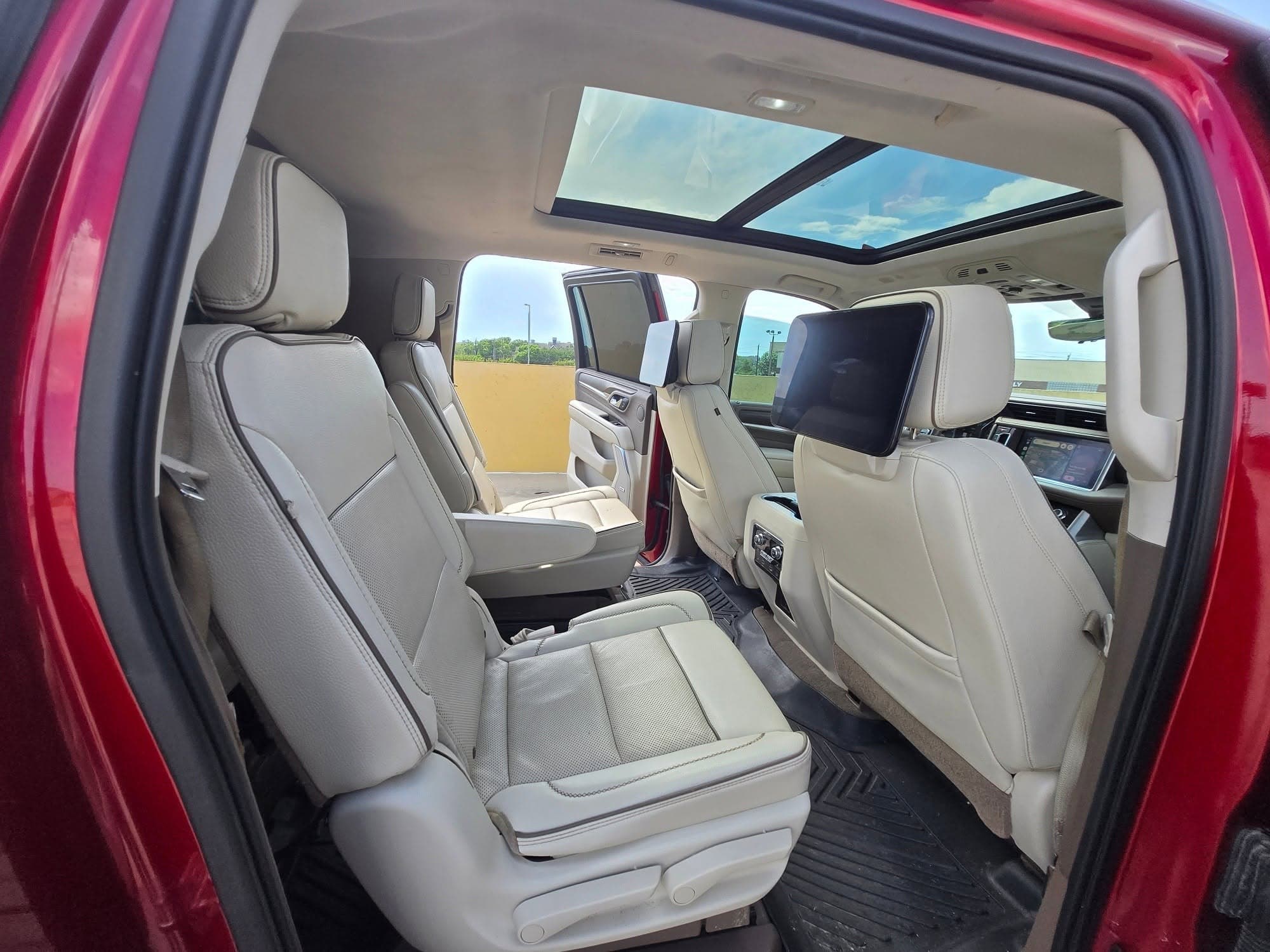 2021 GMC Yukon Denali XL — photo 11 of 22