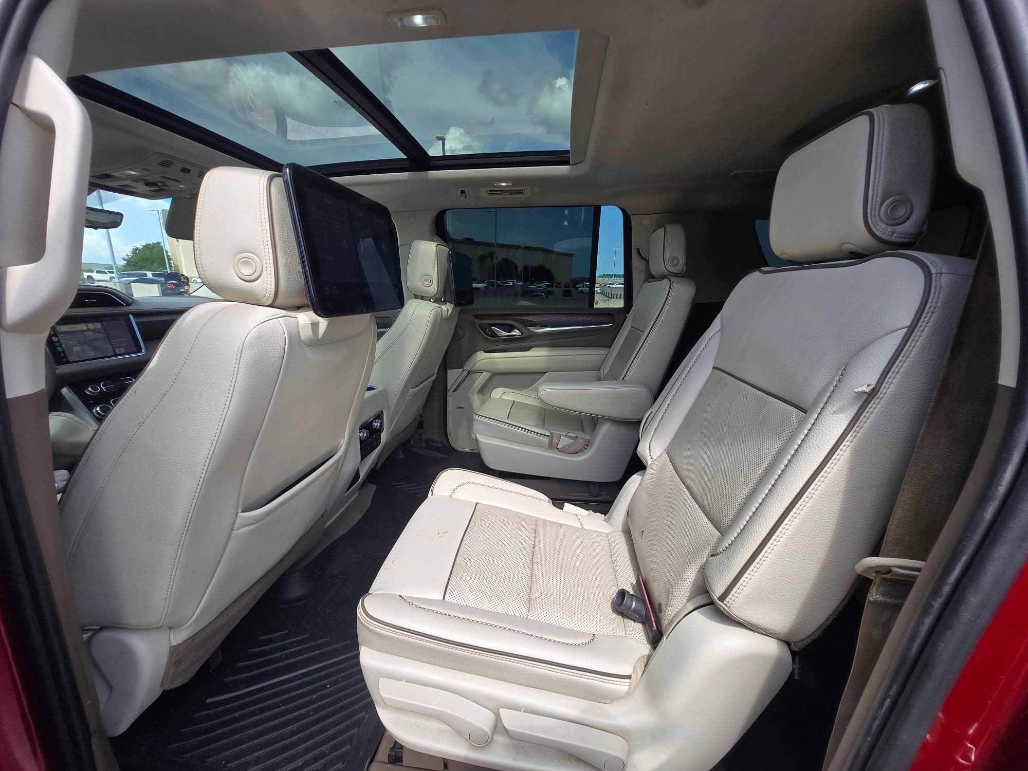 2021 GMC Yukon Denali XL — photo 13 of 22