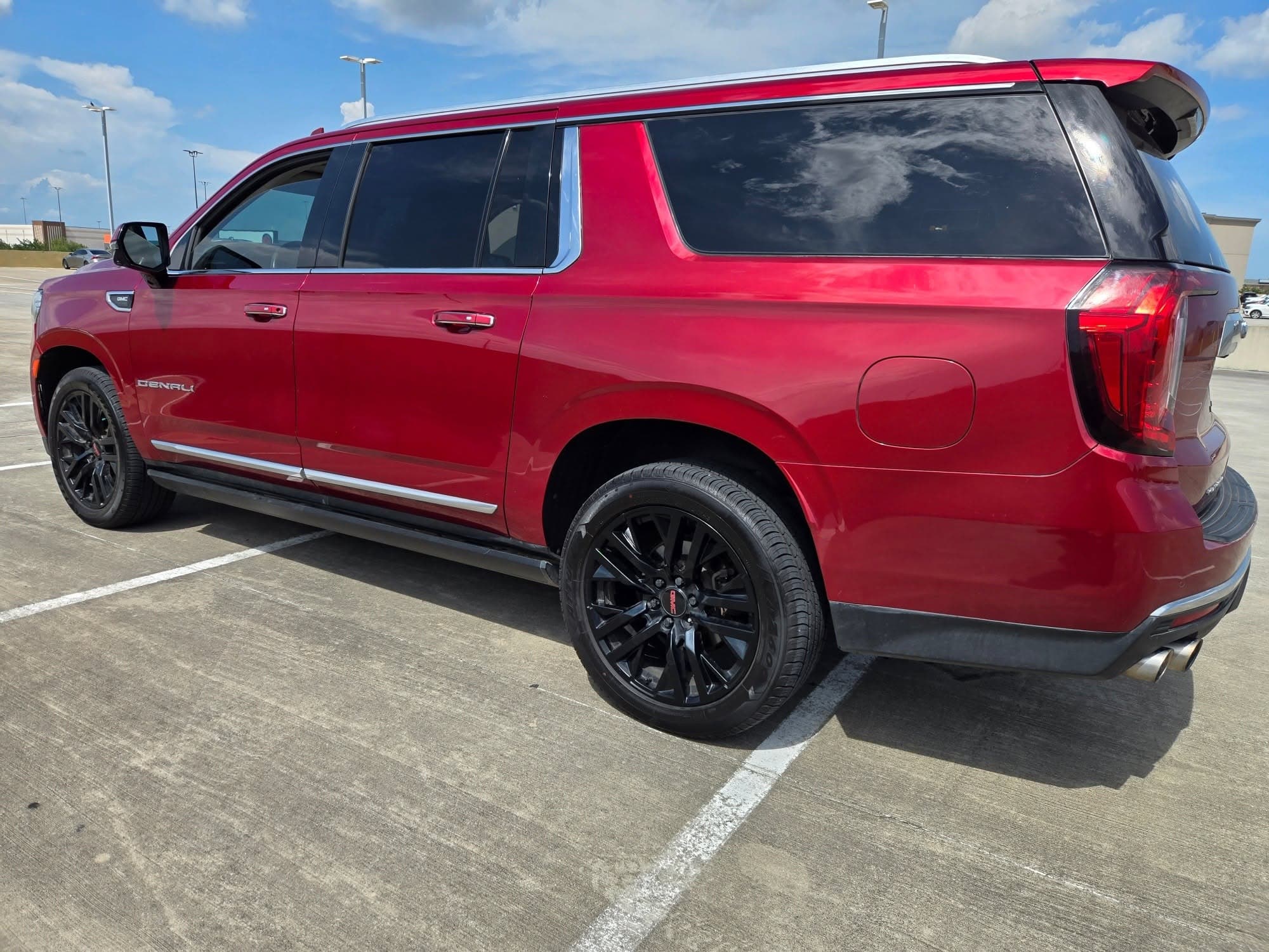 2021 GMC Yukon Denali XL — photo 9 of 22