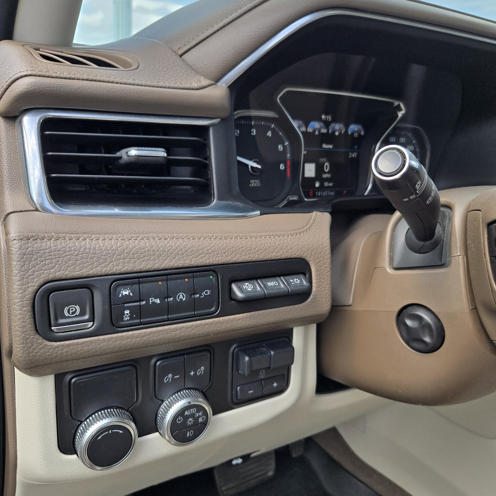 2021 GMC Yukon Denali XL — photo 17 of 22