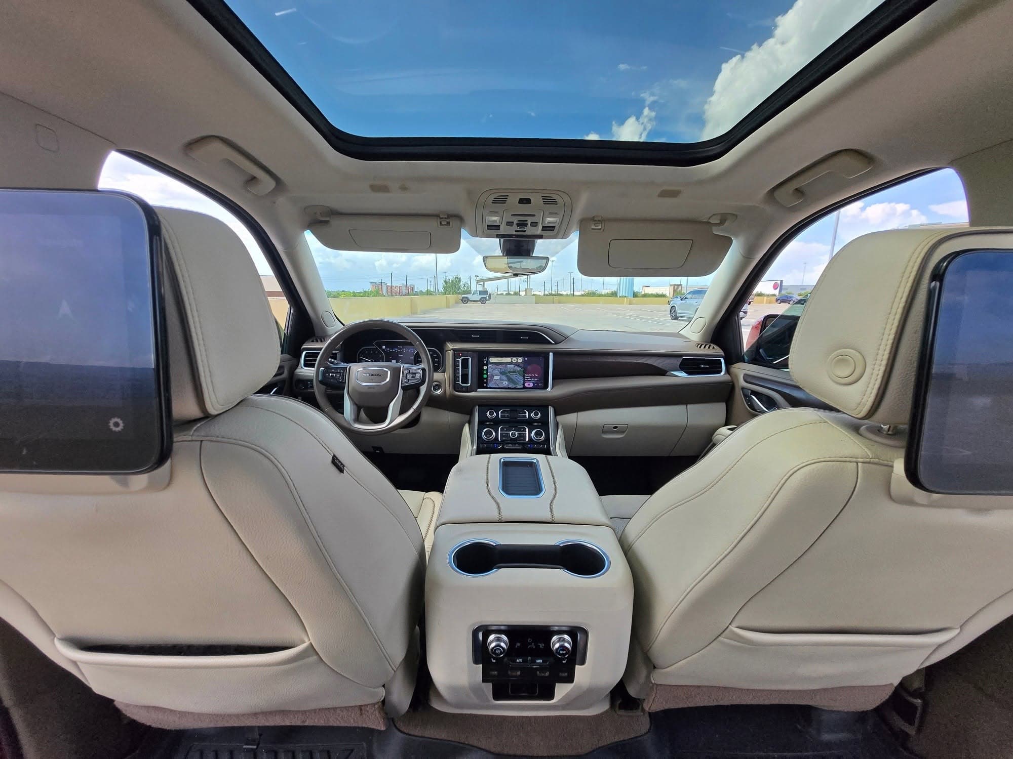 2021 GMC Yukon Denali XL — photo 18 of 22