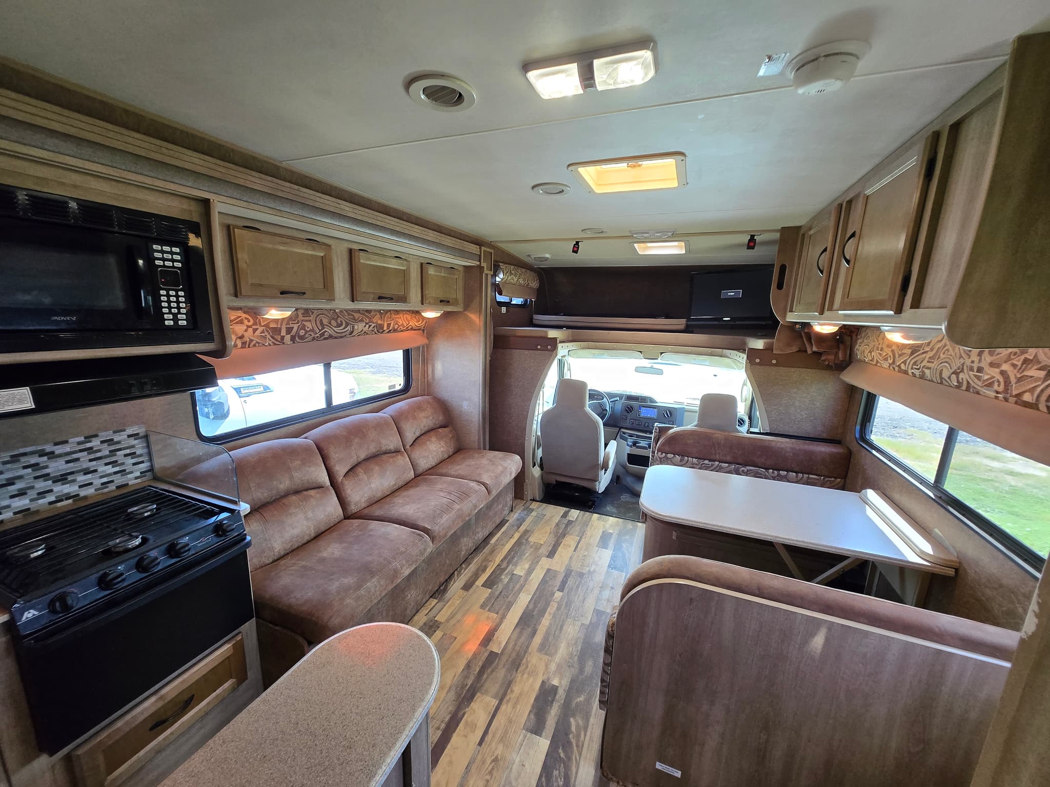 2015 Coachmen Freelander 32BH — photo 7 of 17